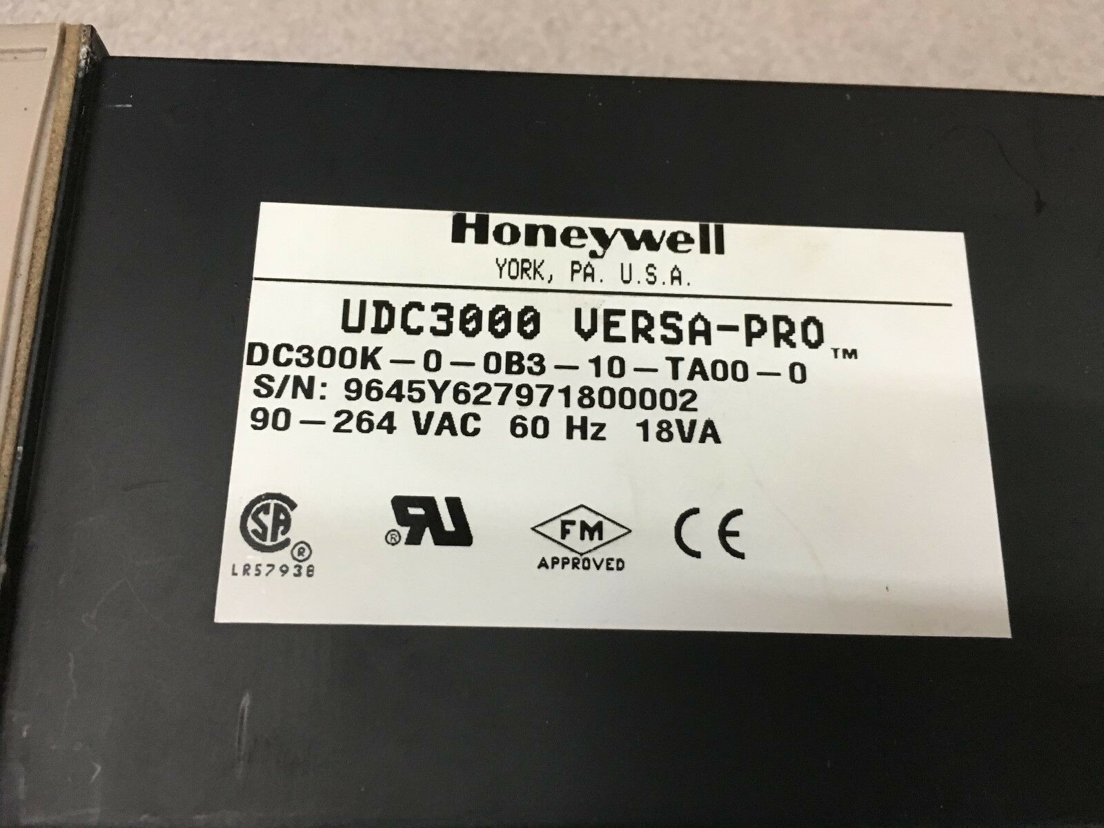 USED HONEYWELL UDC3000 VERSA-PRO TEMPERATURE CONTROLLER DC300K-0-0B3-10-TA00-0