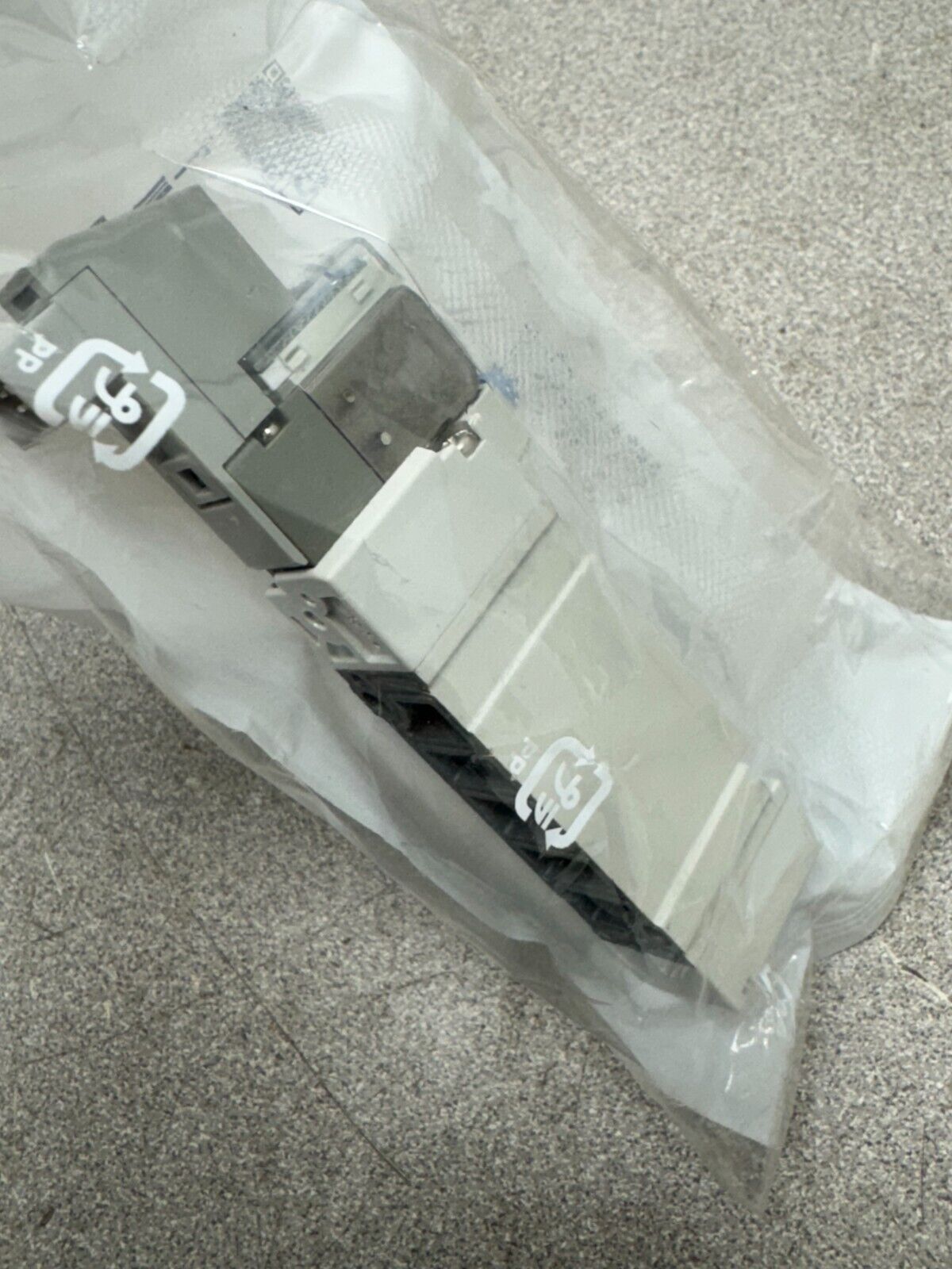 NEW IN PACKAGE SMC SOLENOID VALVE SY5140-5FUE