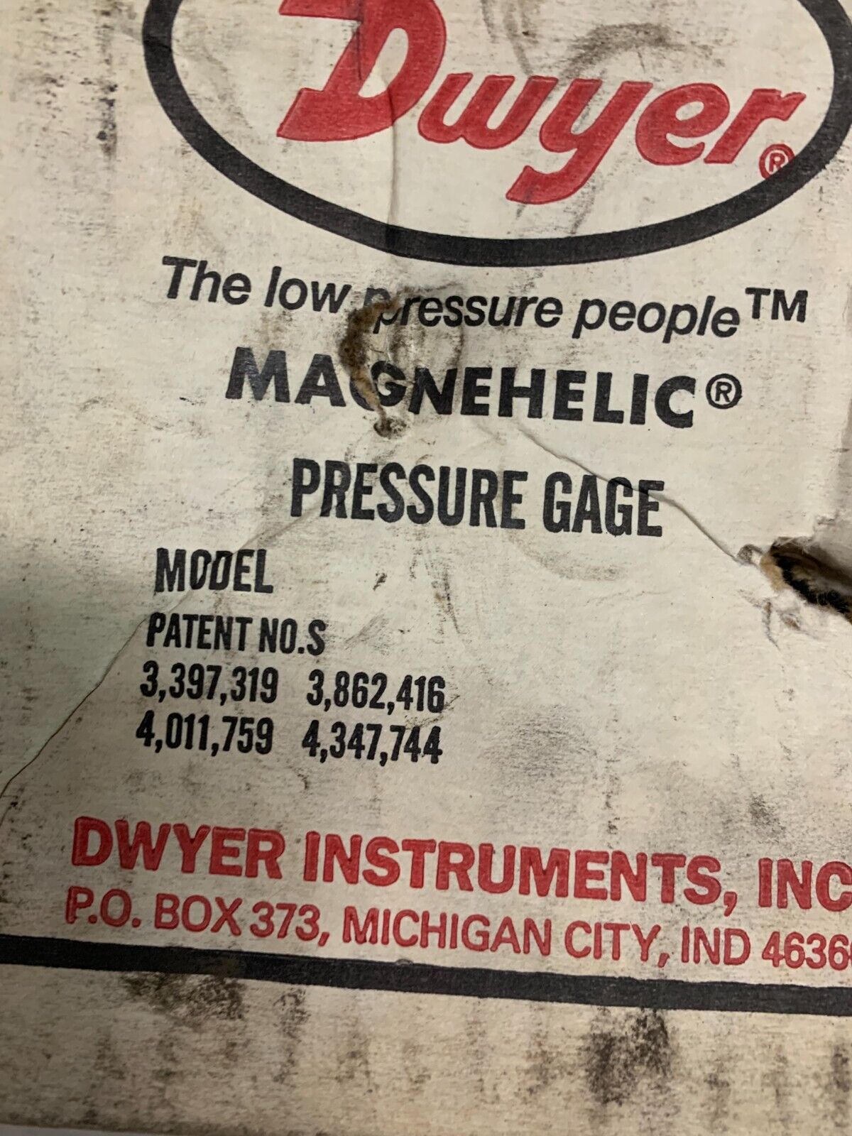 NEW IN BOX DWYER MAGNEHELIC PRESSURE GAUGE 2015