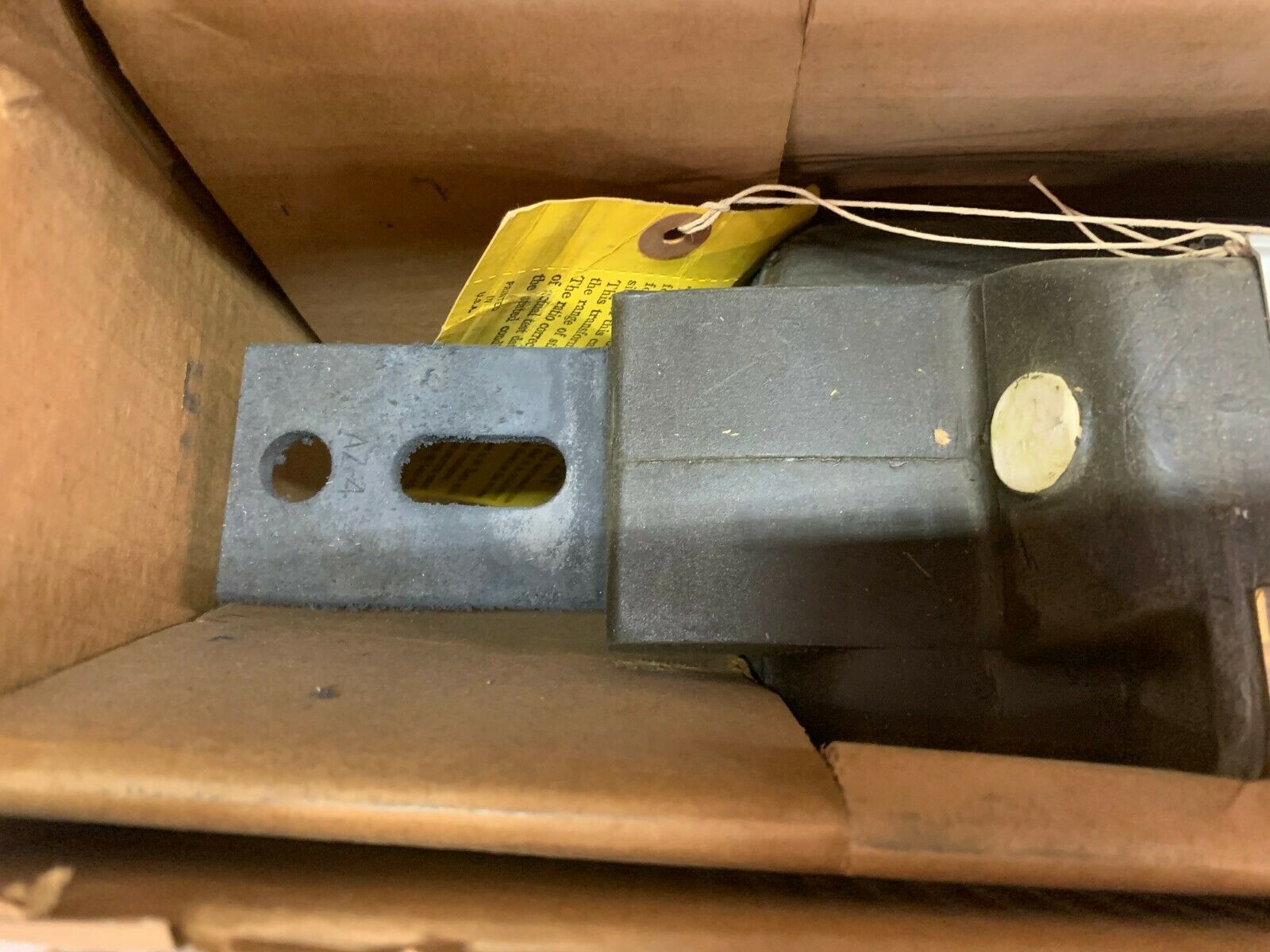 NEW IN BOX GENERAL ELECTRIC TYPE JKM-4 CURRENT TRANSFORMER 640X38 RATIO 400:5