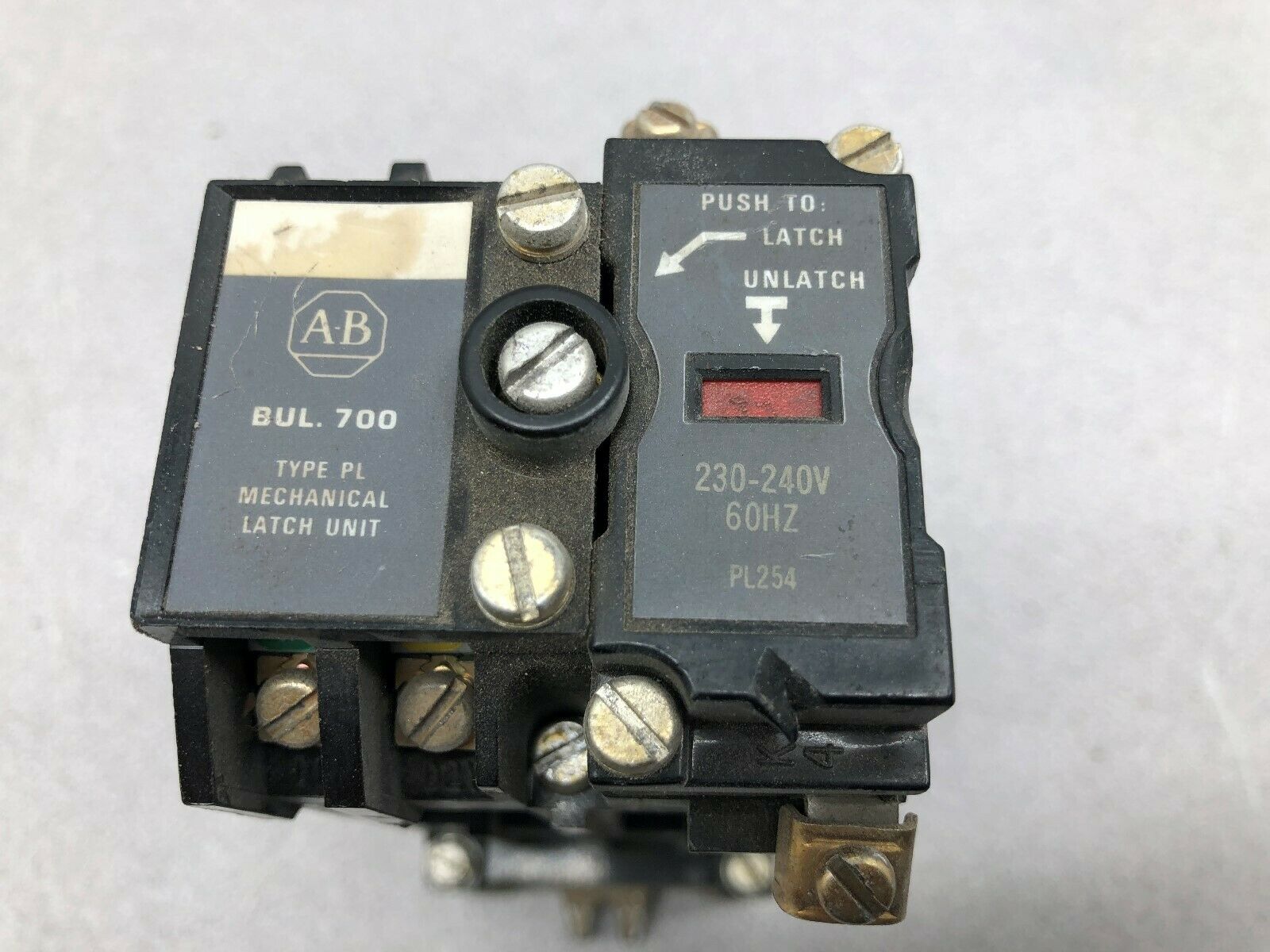 USED ALLEN BRADLEY 240 VAC LATCHING RELAY 700-PLL11A2  /  700-P400A1