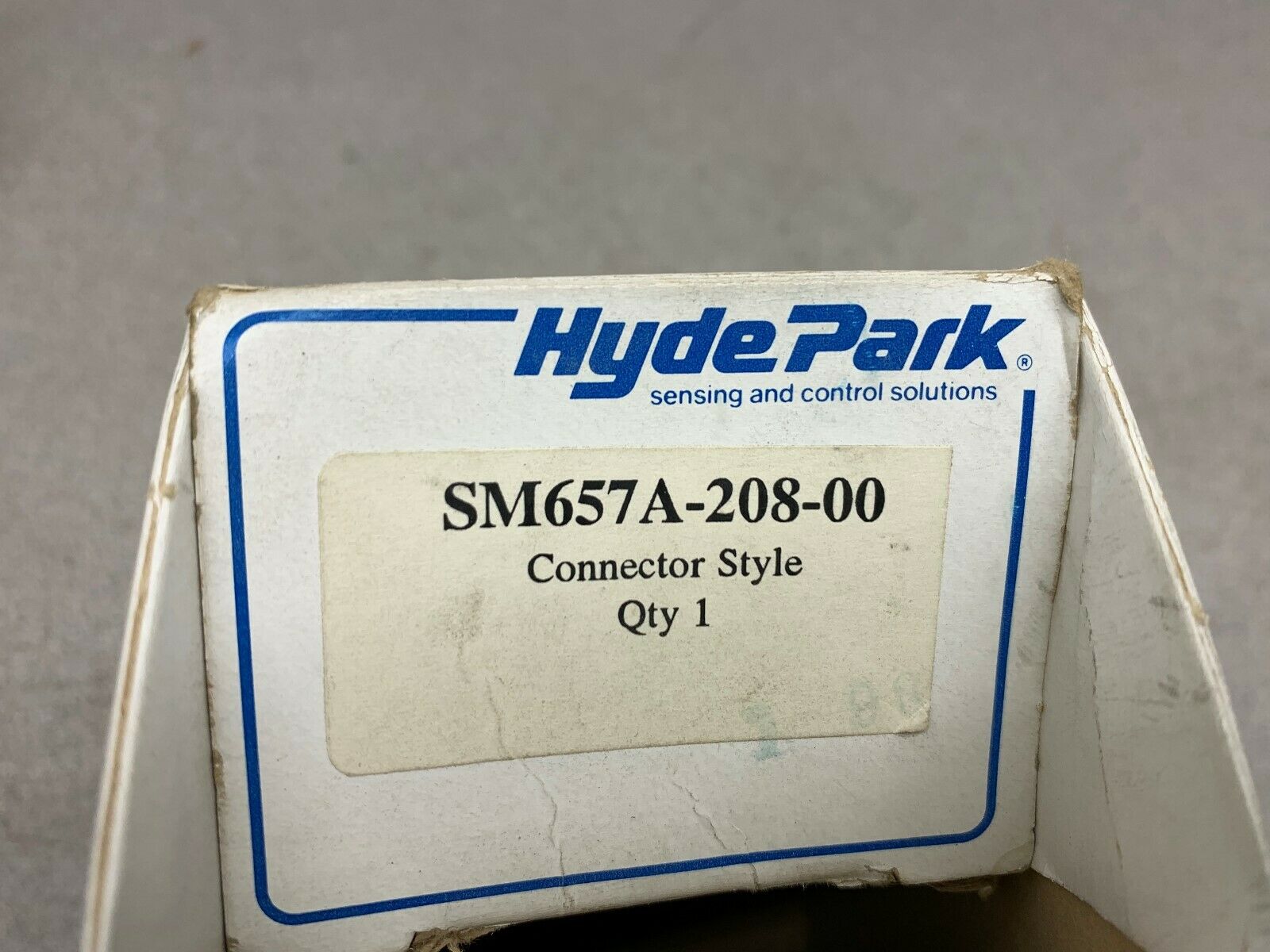 NEW IN BOX HYDE PARK CONNECTOR SM657A-208-00