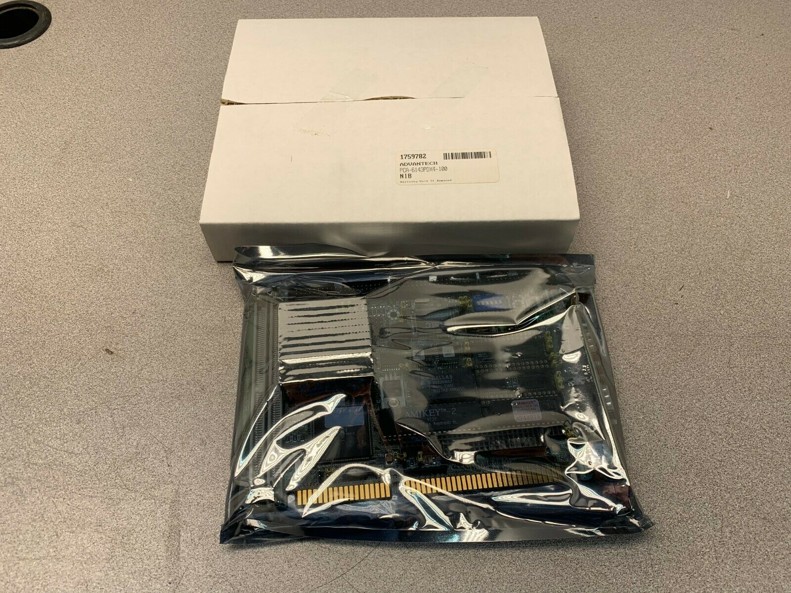 NEW IN BOX ADVANTECH PCA-6143P CIRCUIT BOARD PCA-6143PDX4-100