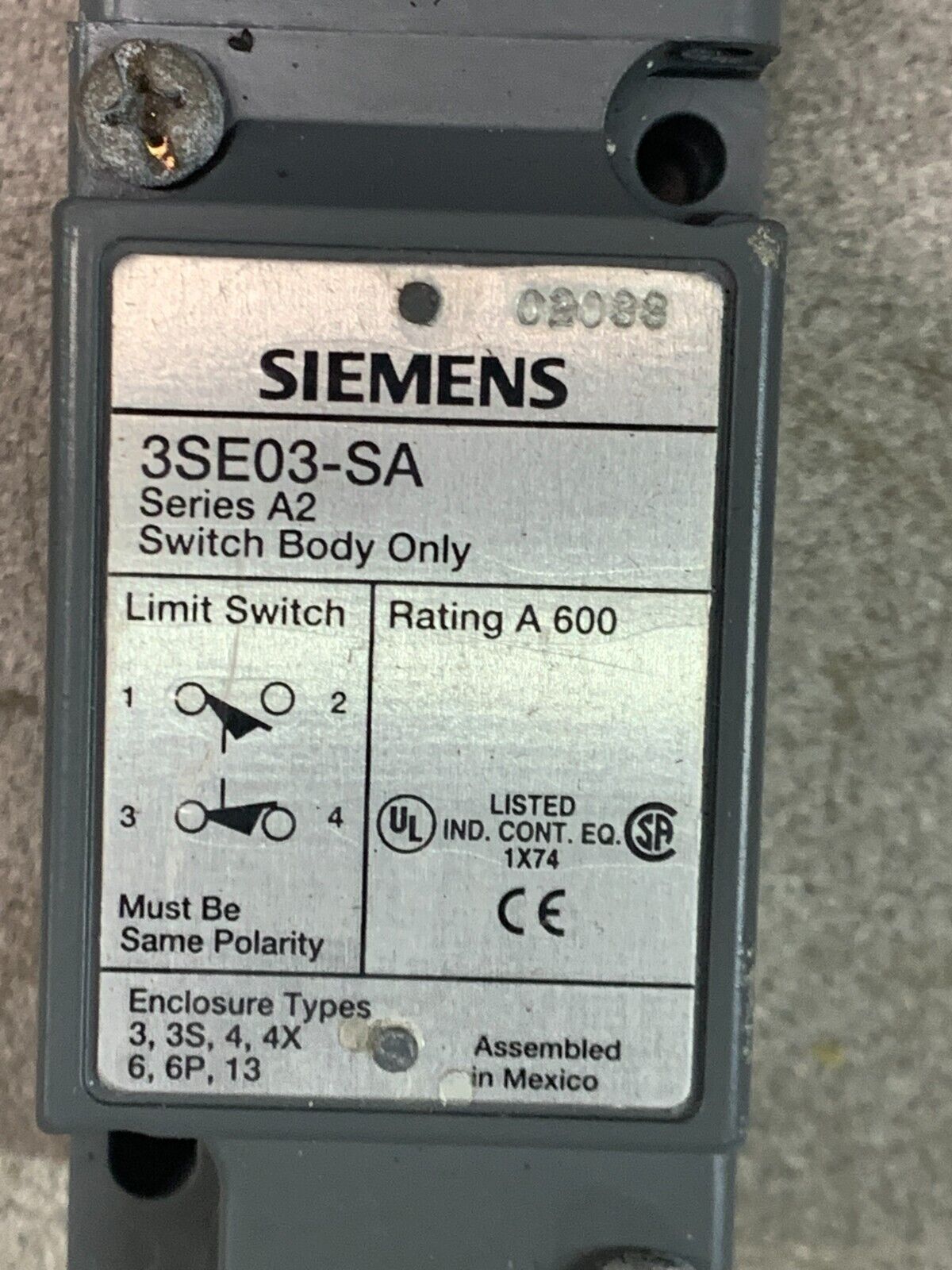 NEW SIEMENS LIMIT SWITCH 3SE03-SA BODY 3SE03-DW1 HEAD 3SE03-RA BACK 3SE03-AW1