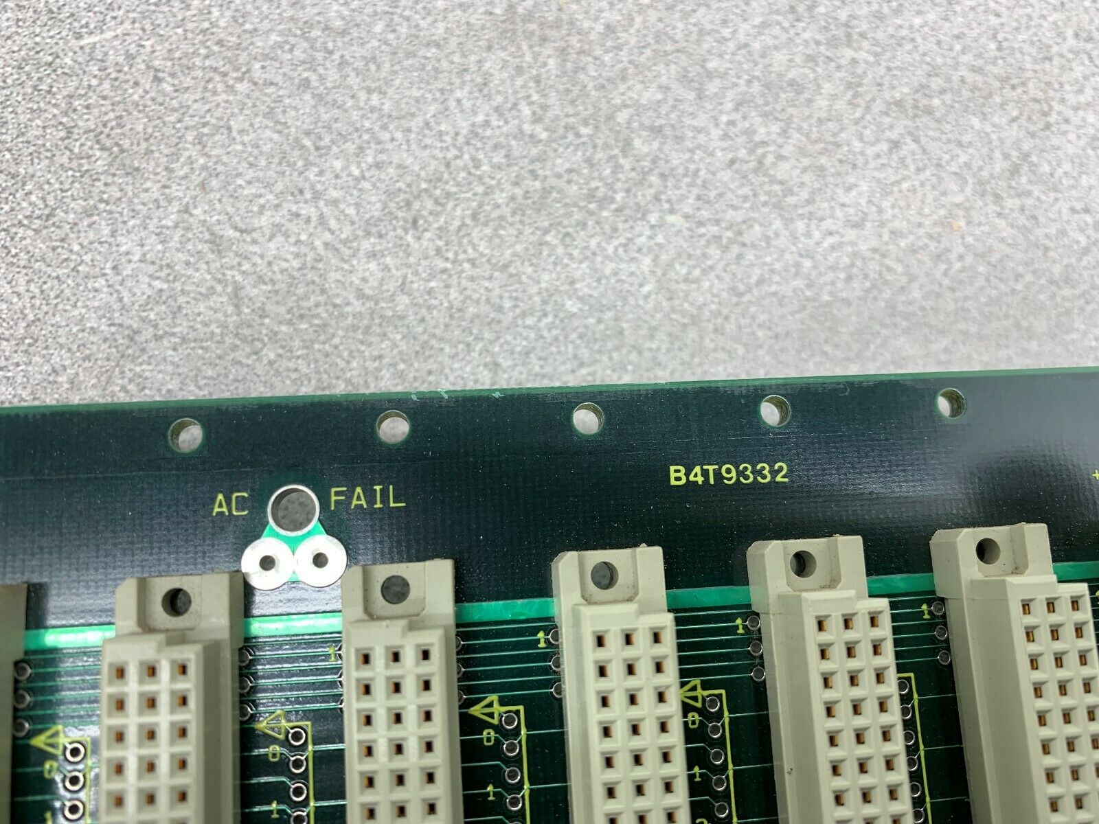 USED GENERIC CIRCUIT BOARD B4T9332