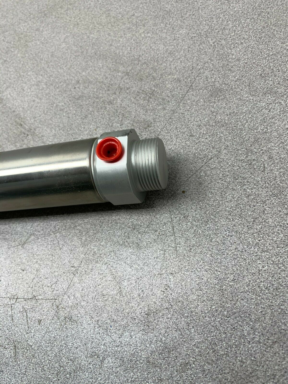 NEW NO BOX SMC PNEUMATIC CYLINDER CDM2B32-260