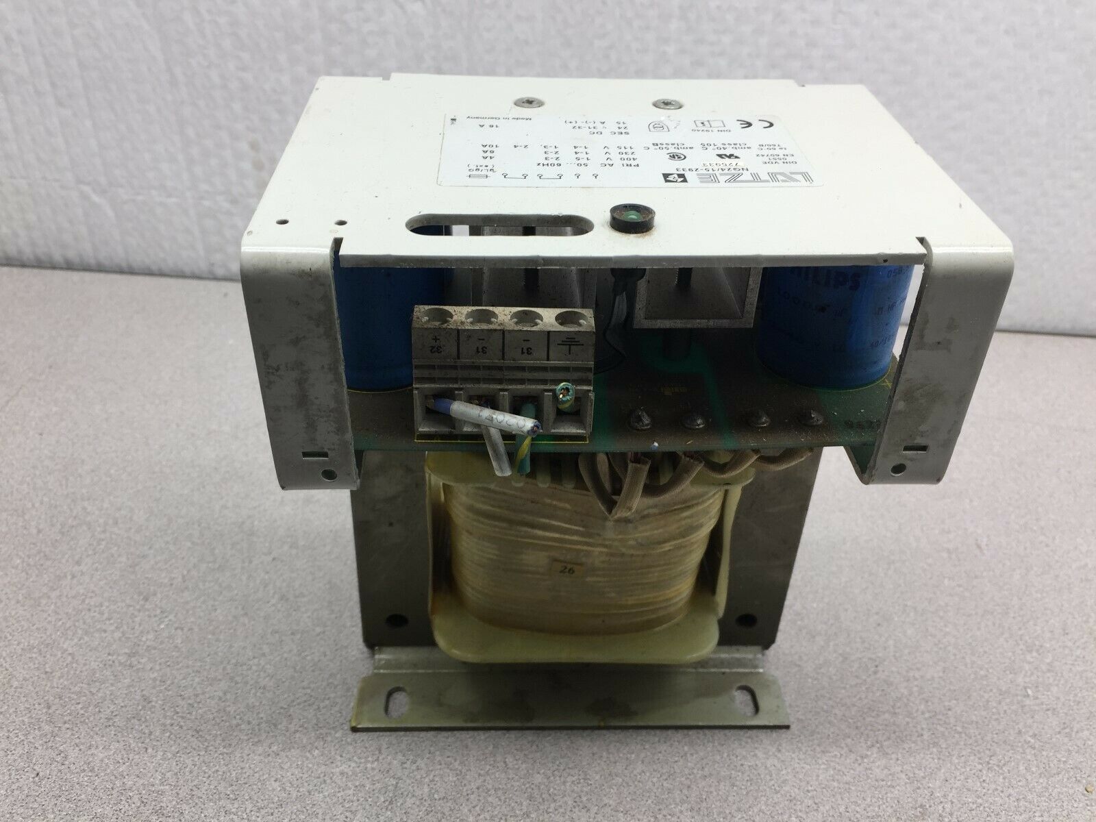 USED LUTZE15AMP 24VDC  PRI 400/230/115VAC POWER SUPPLY NG24/15-2933