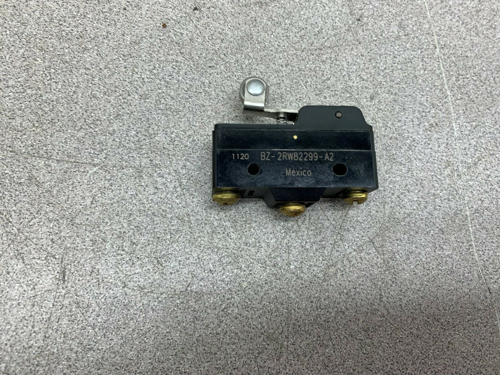 NEW NO BOX MICRO SWITCH BZ-2RW8299-A2