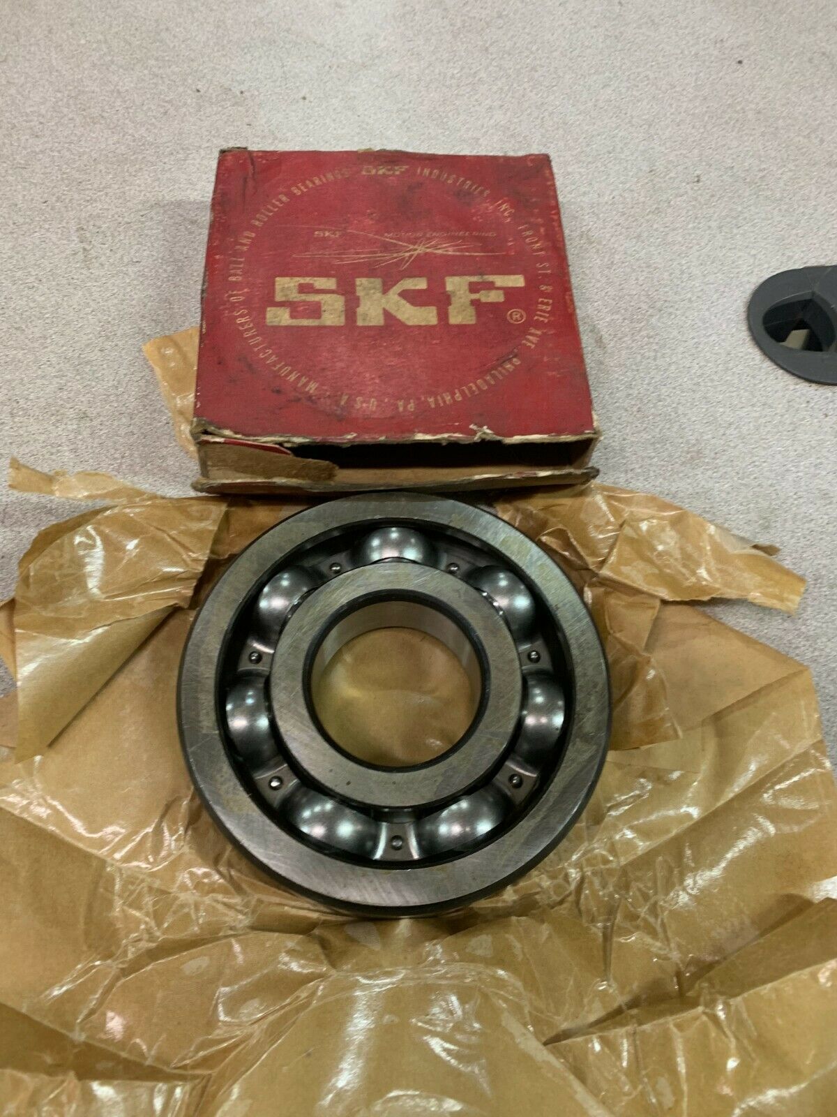 NEW IN BOX SKF DEEP GROOVE BALL BEARING 6411J