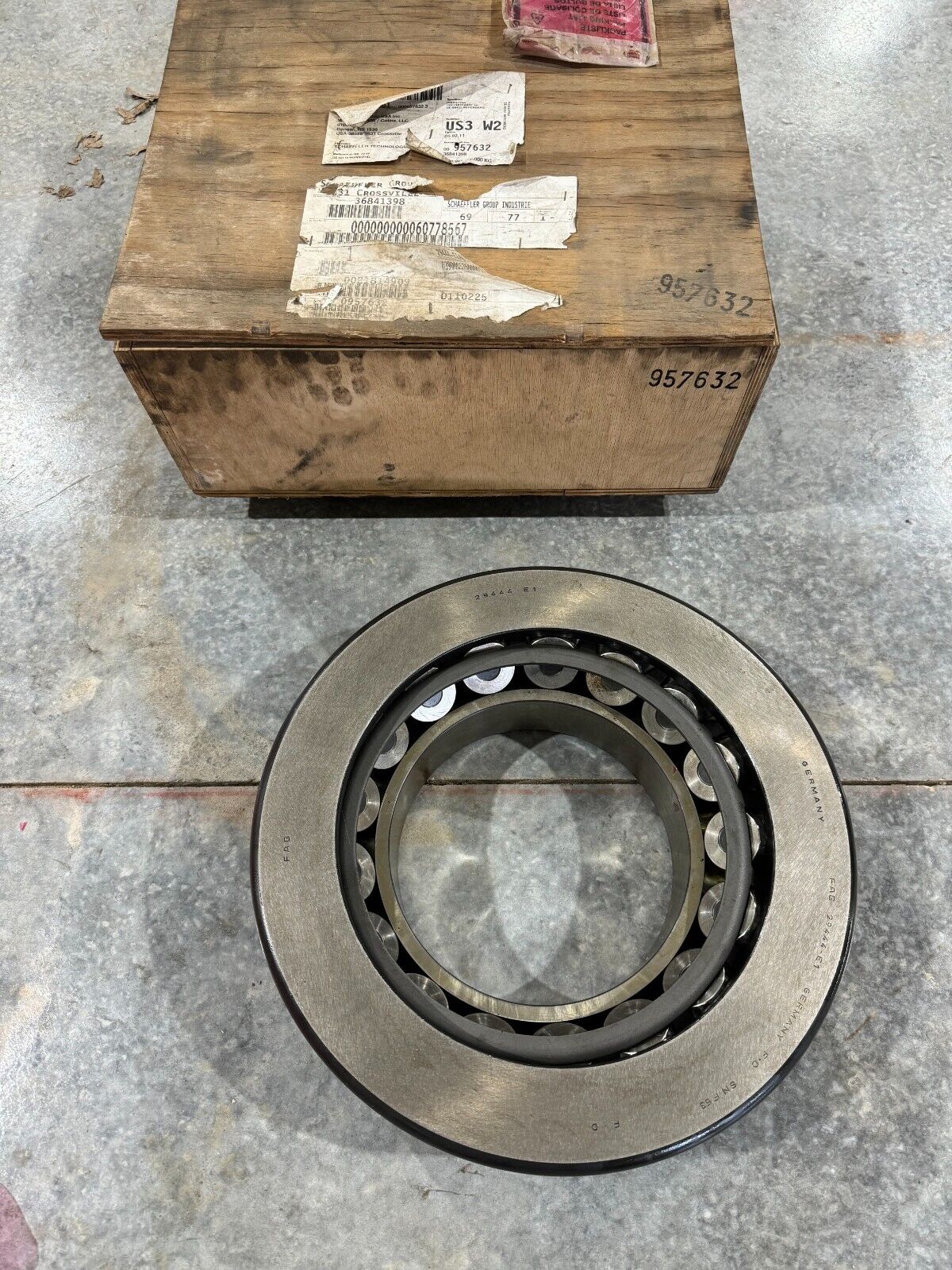 NEW FAG 29444-E1 SPHERICAL ROLLER THRUST BEARING 29444.E1