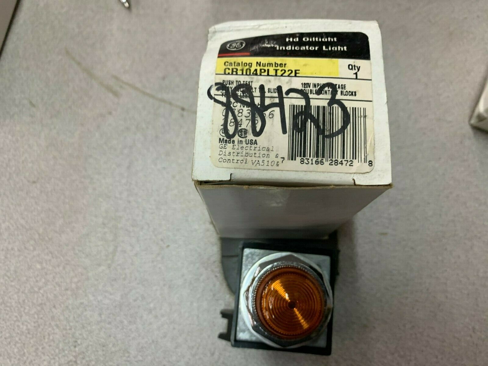 NEW IN BOX GE IND. LIGHT CR104PLT22F