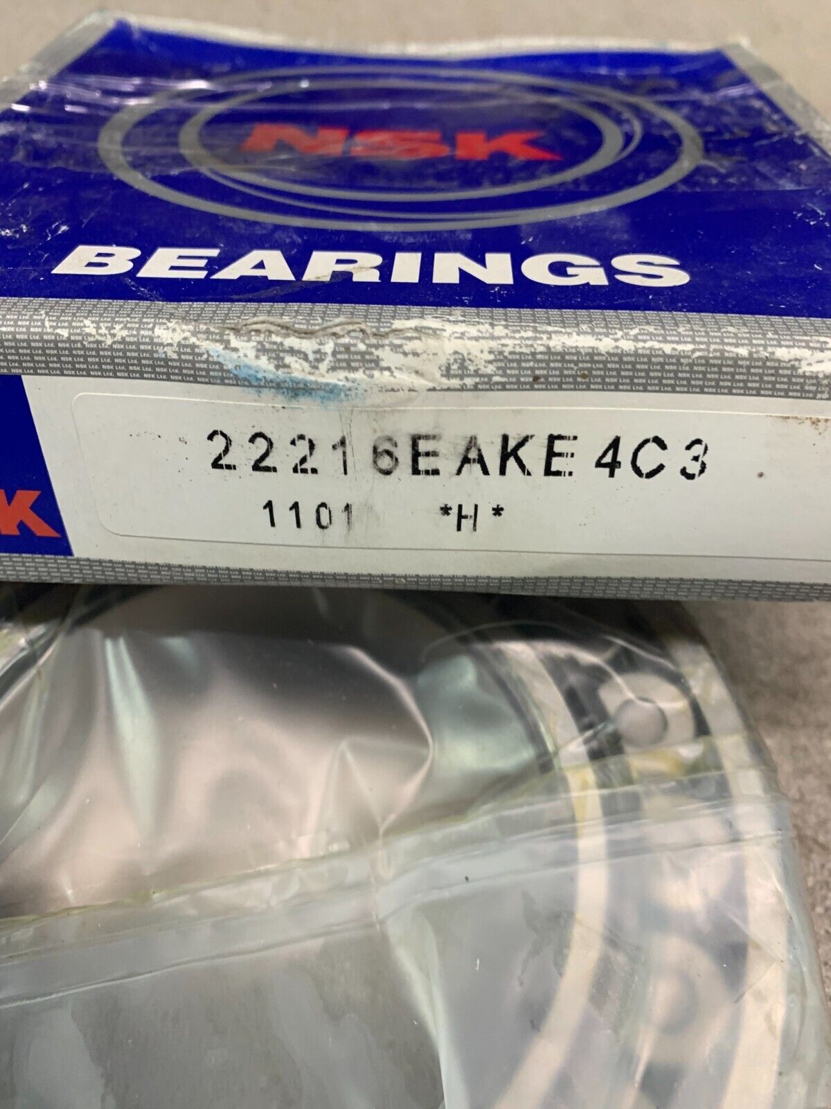 NEW IN BOX NSK ROLLER BEARING 22216EAKE4C3