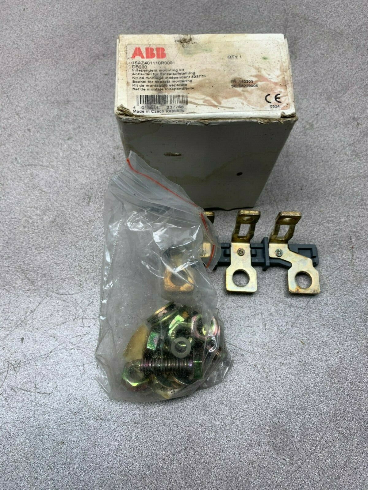 NEW IN BOX ABB MOUNTING KIT 1SAZ401110R0001