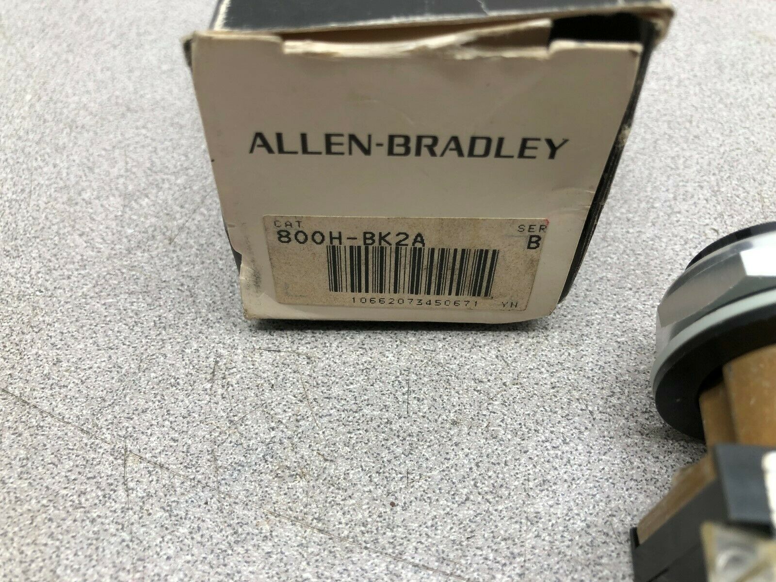 NEW IN BOX ALLEN BRADLEY BLACK PUSH BUTTON 800H-BK2A