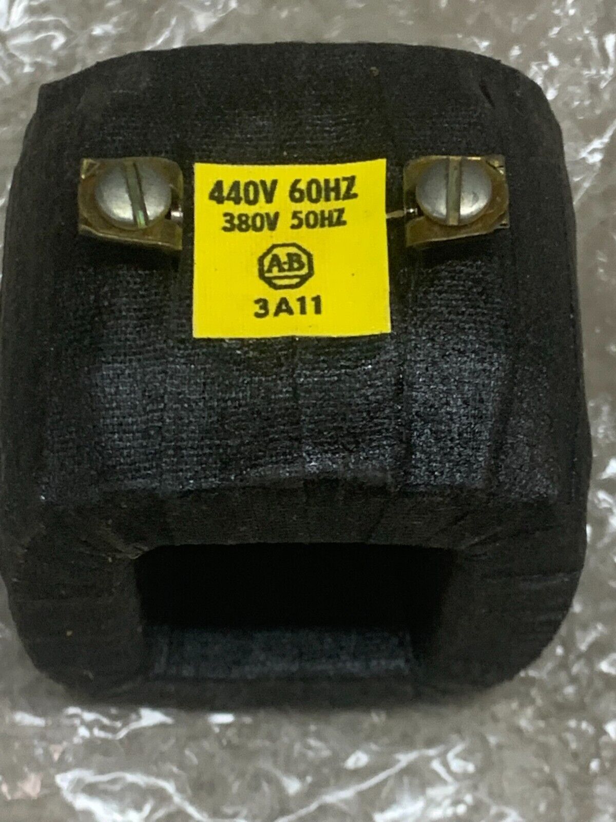 NEW NO BOX ALLEN-BRADLEY 380/440V. COIL 3A11