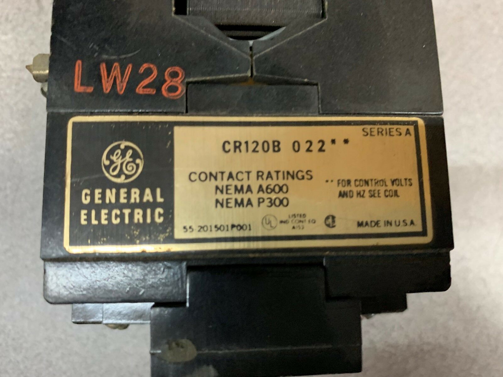 NEW NO BOX GE RELAY CR120B022 SERIES A