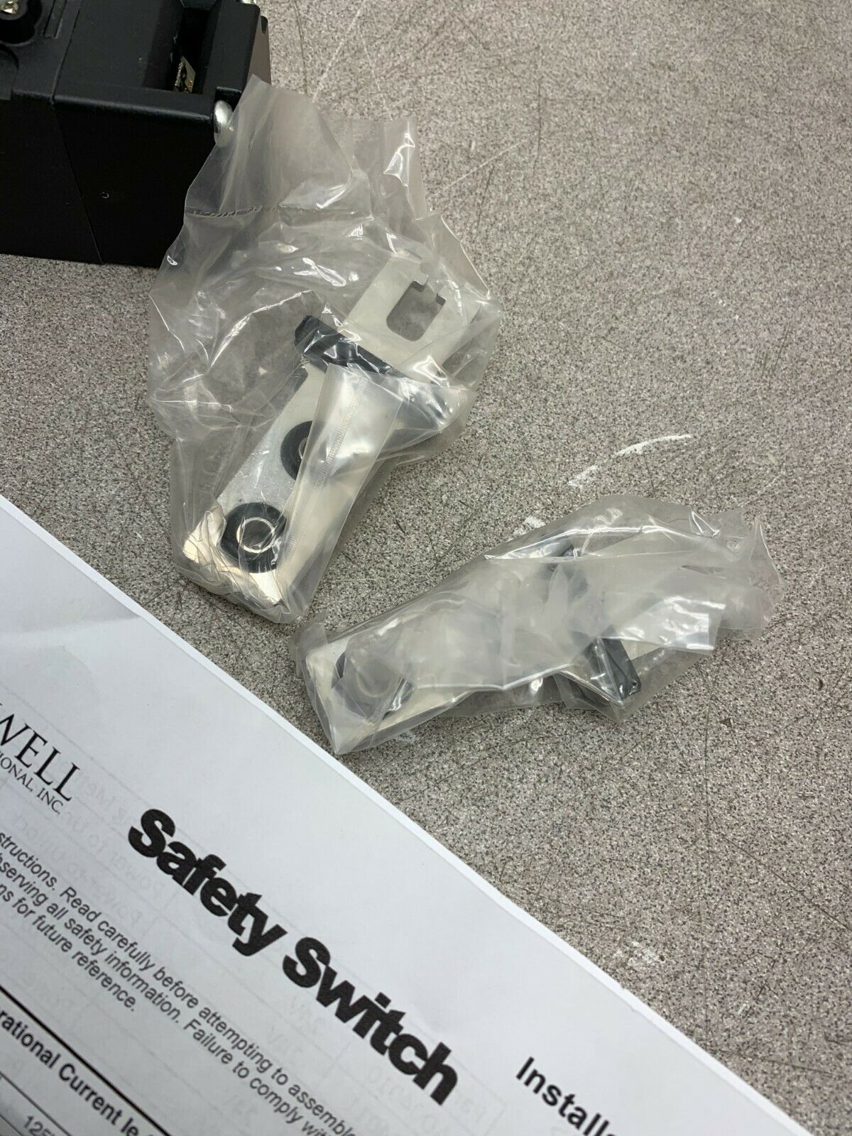 NEW IN BOX RADWELL SOLENOID INTERLOCK SAFETY SWITCH RAD04026