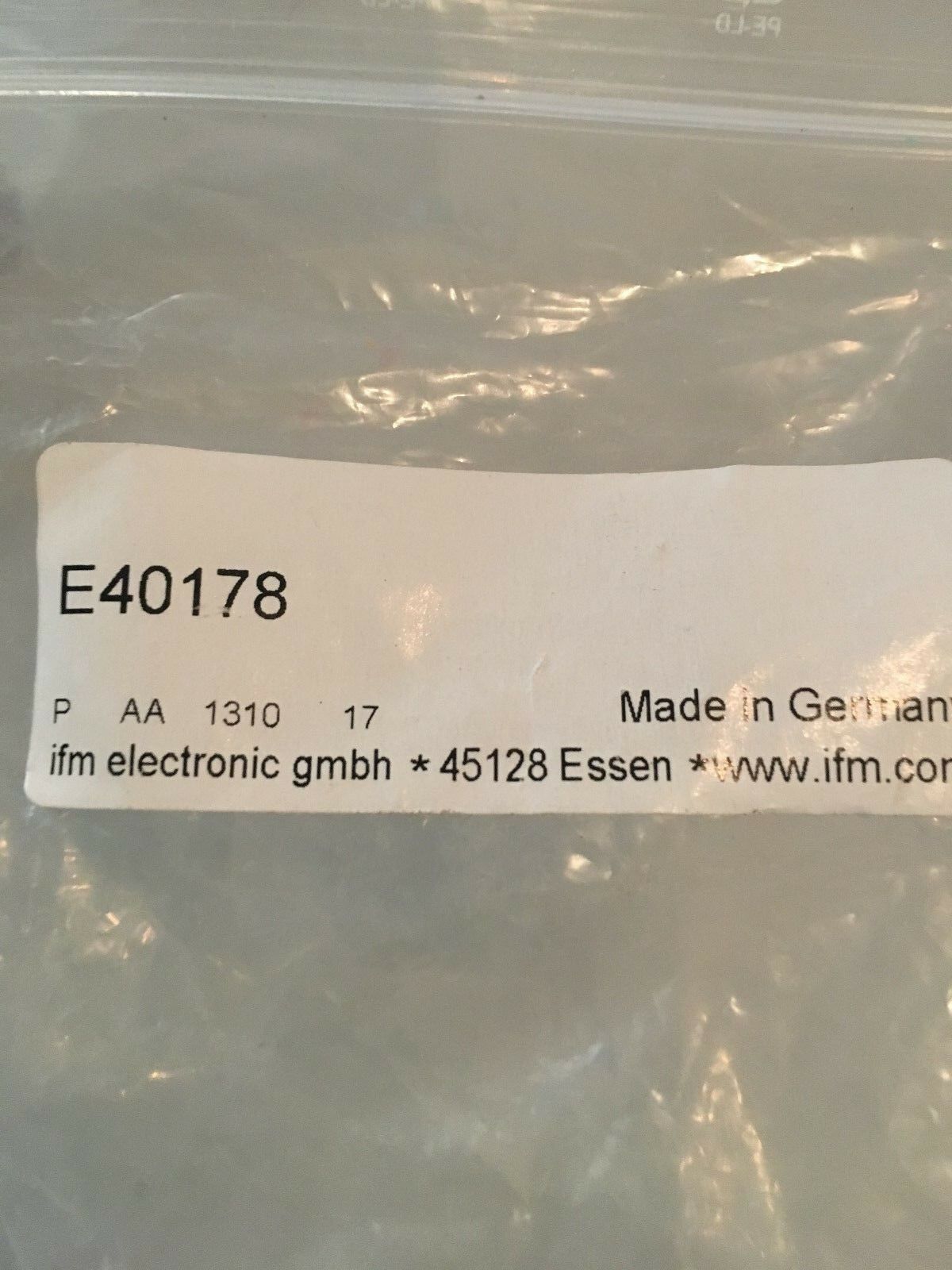 NEW IN BAG IFM CONNECTOR E40178