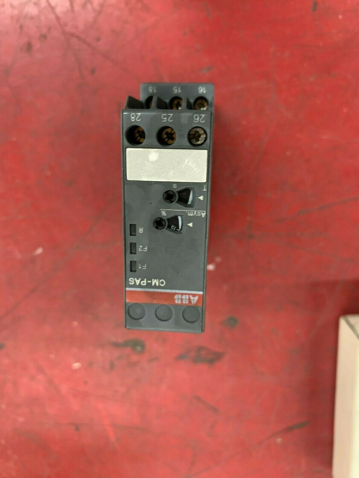 NEW IN BOX ABB RELAY 1SVR430774R3300