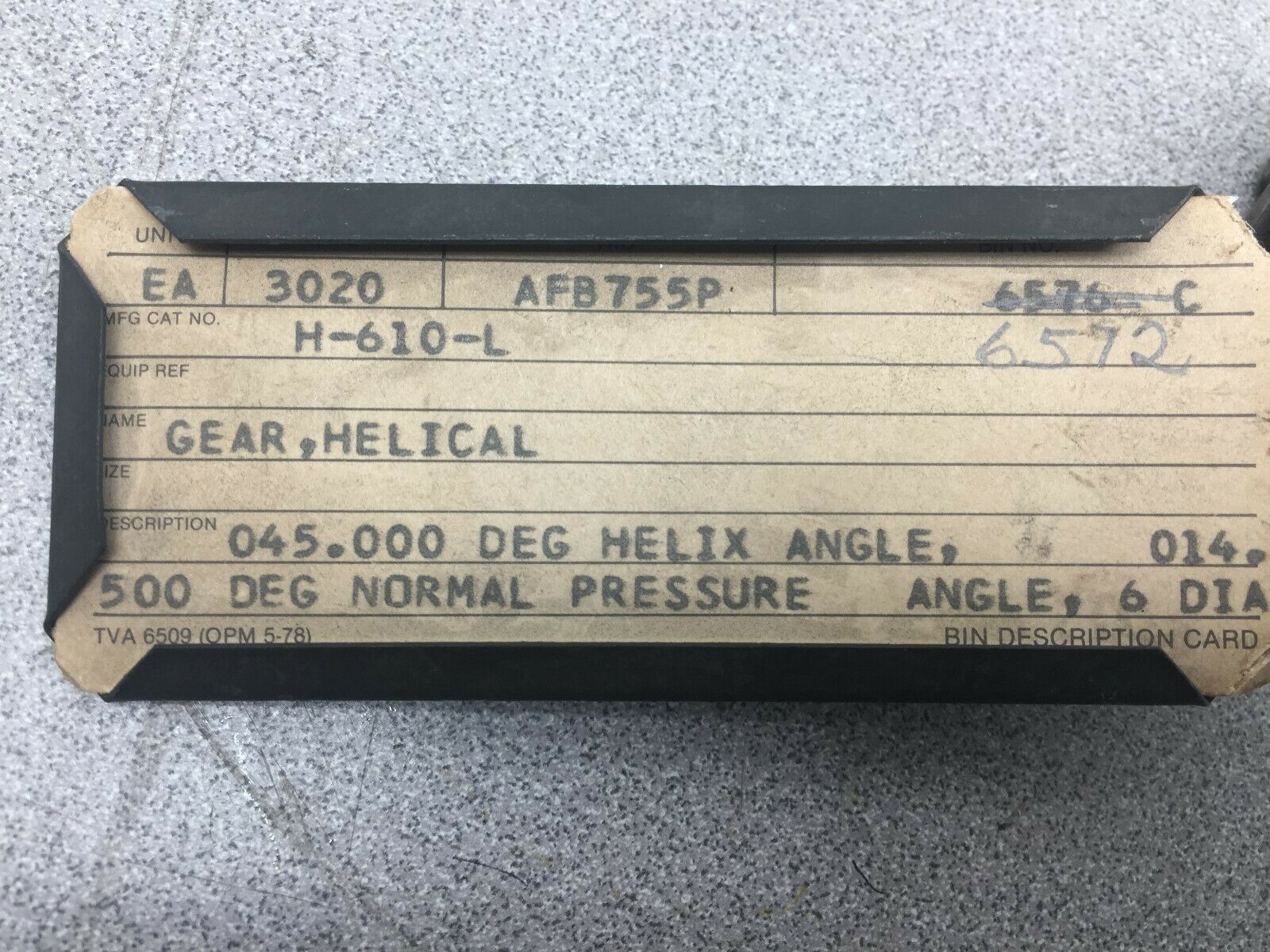 NEW NO BOX HELICAL GEAR H-610-L