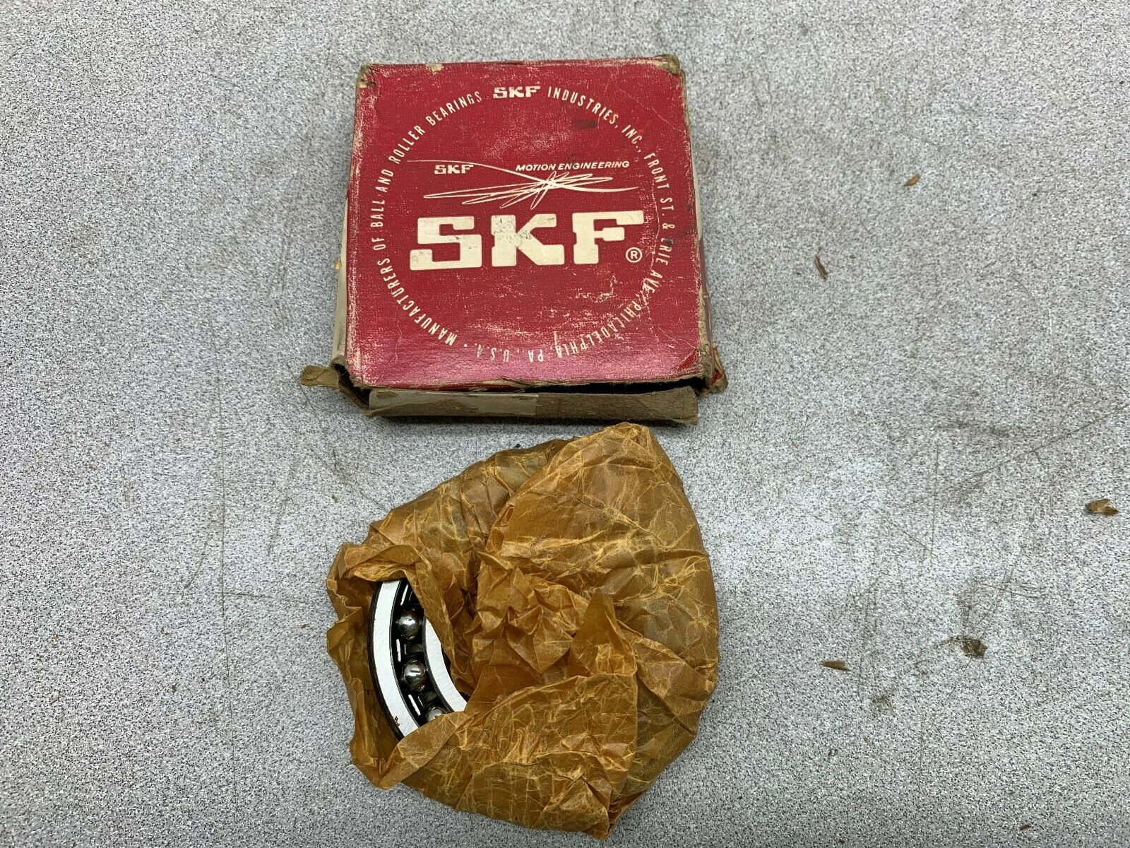 NEW IN BOX SKF BEARING 1209K