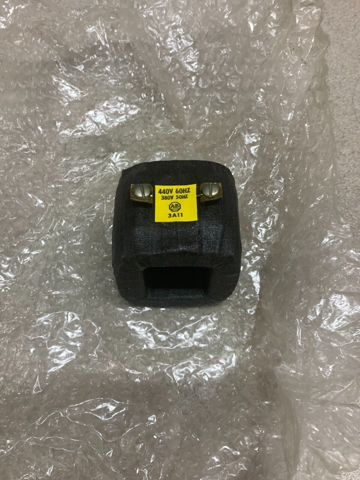 NEW NO BOX ALLEN-BRADLEY 380/440V. COIL 3A11