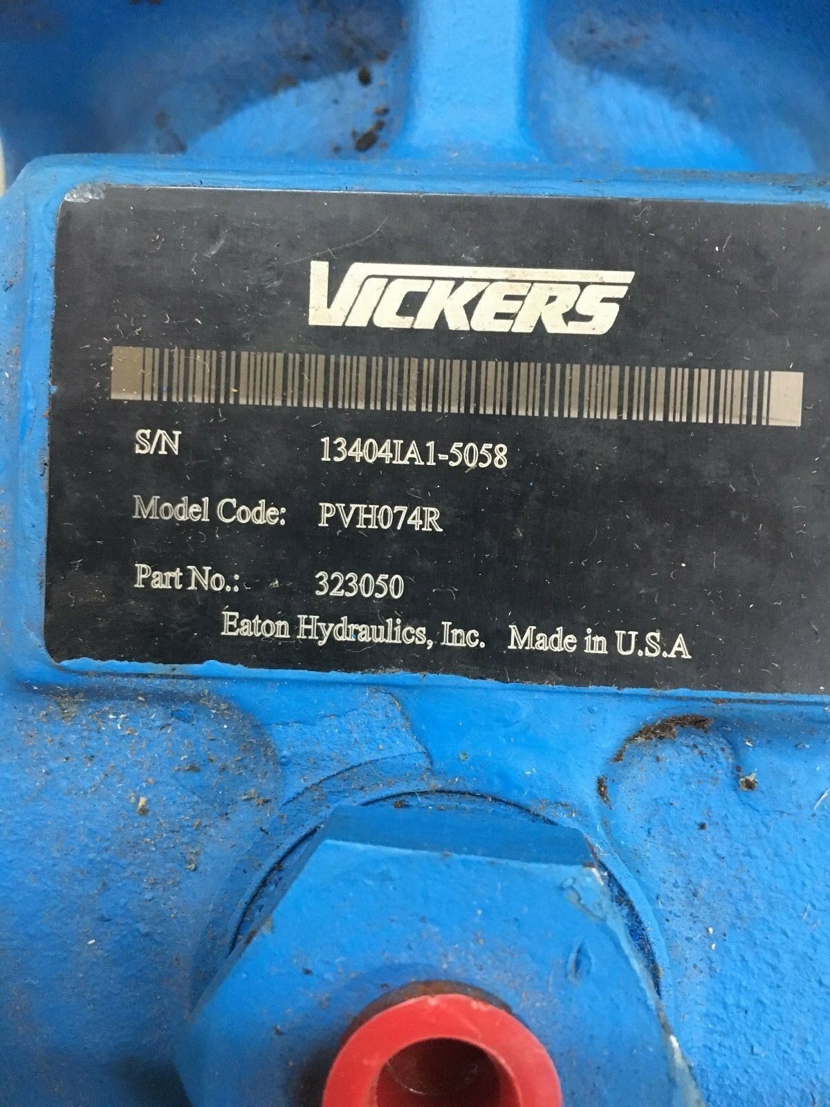 NEW NO BOX VICKERS 323050 HYDRAULIC PUMP PVH074R