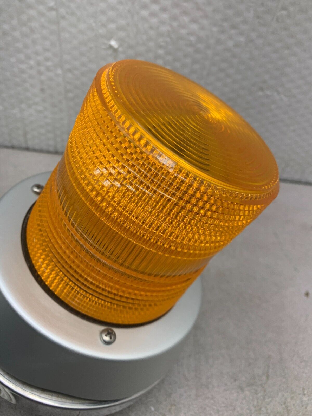 USED EDWARDS ADAPTABEACON 120V AMBER VISUAL SIGNALING APPLIANCE LIGHT 51A-N5-40W