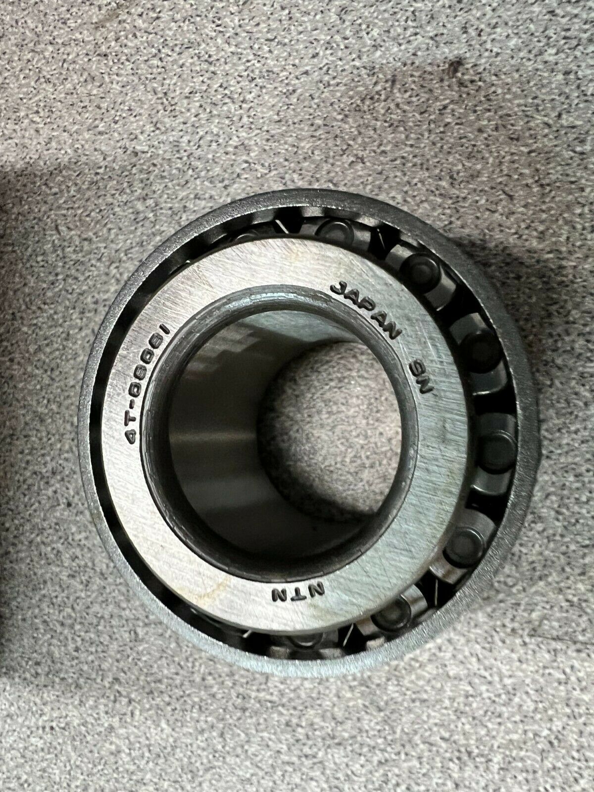 NEW IN BOX NTN ROLLER BEARING 4T-09081