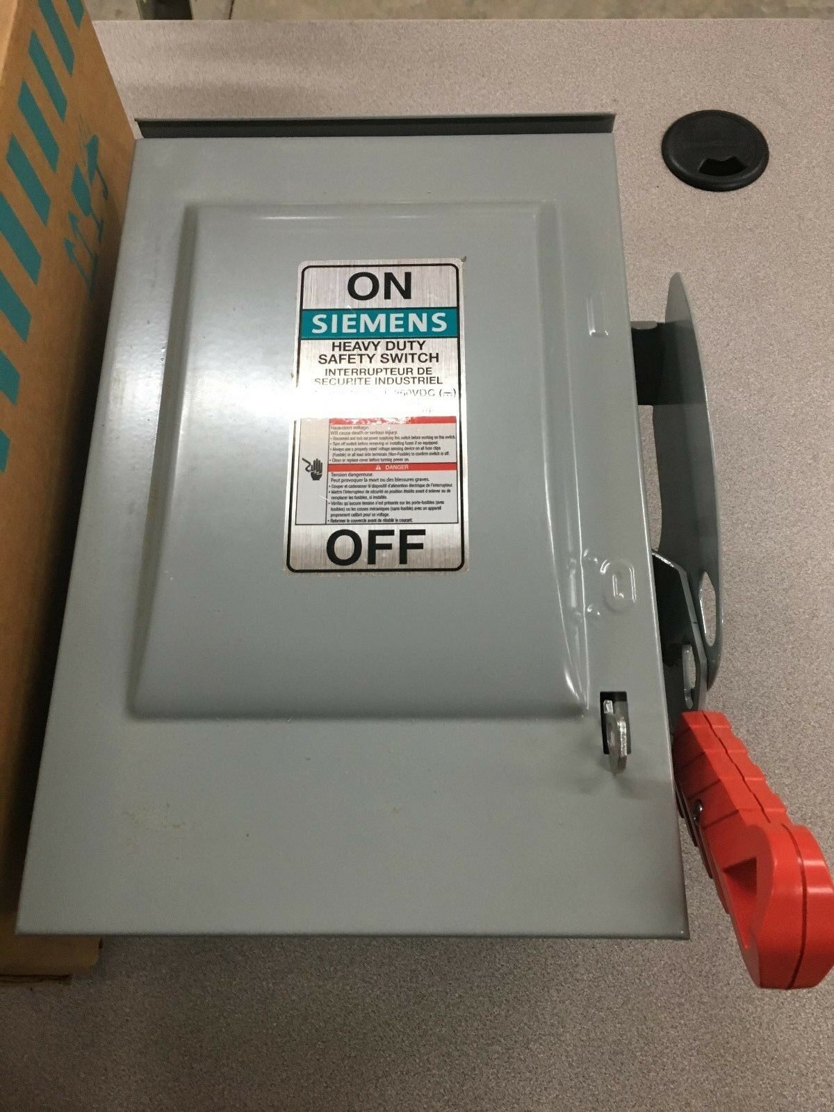 NEW IN BOX SIEMENS 60AMP NON-FUSED HEAVY DUTY SAFETY SWITCH HNFC362RH