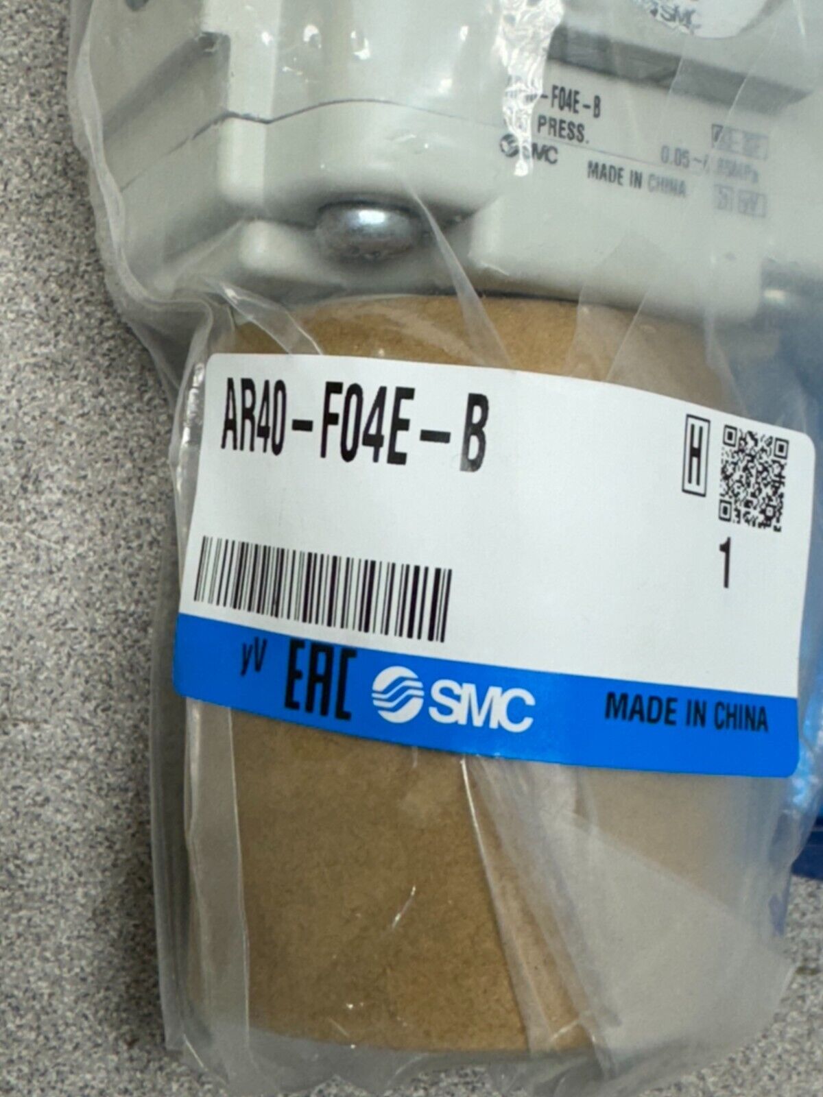 NEW IN PACKAGE SMC REGULATOR AR40-F04E-B