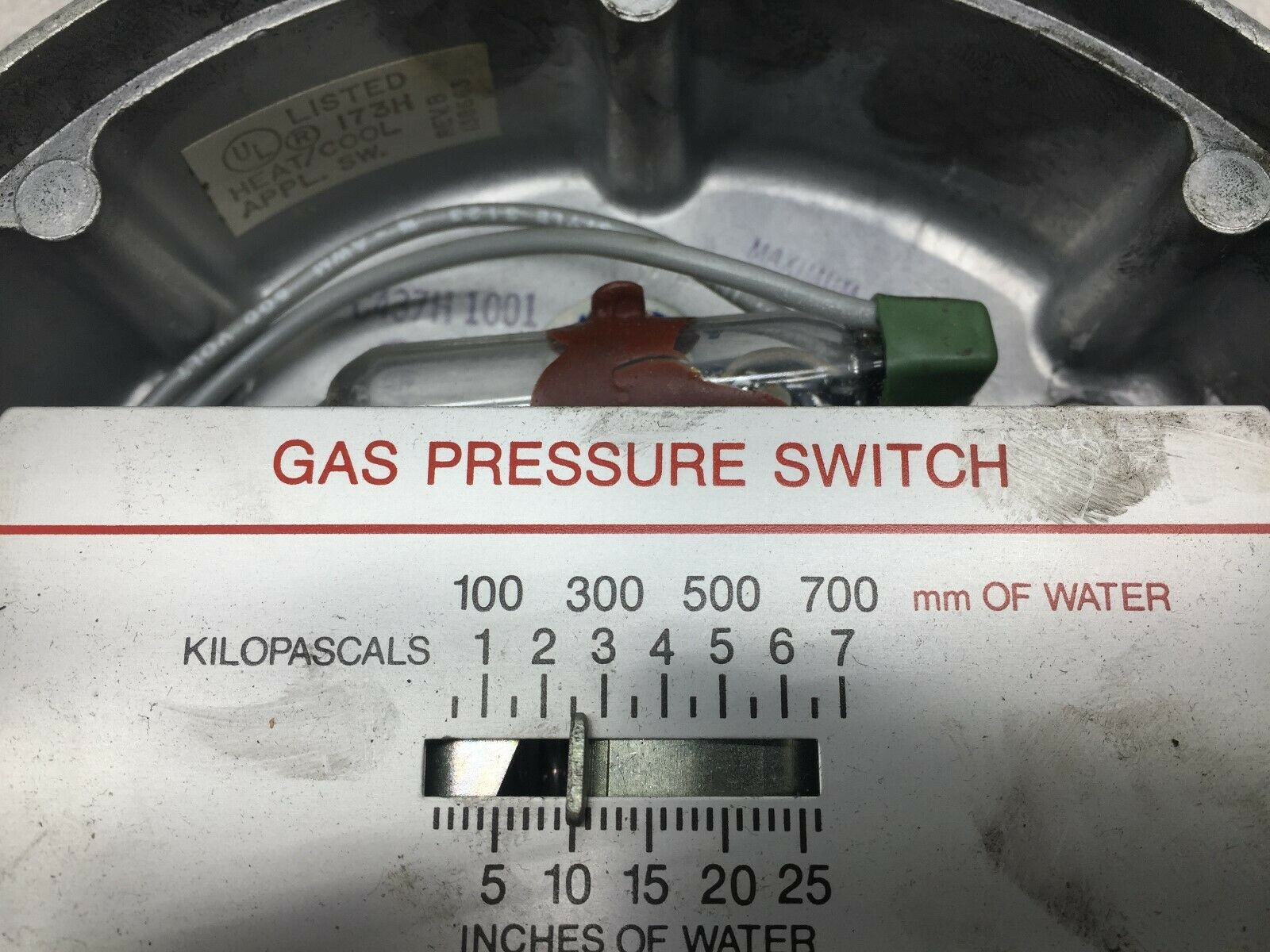 USED HONEYWELL GAS PRESSURE SWITCH (MISSING LENS) C437H1001