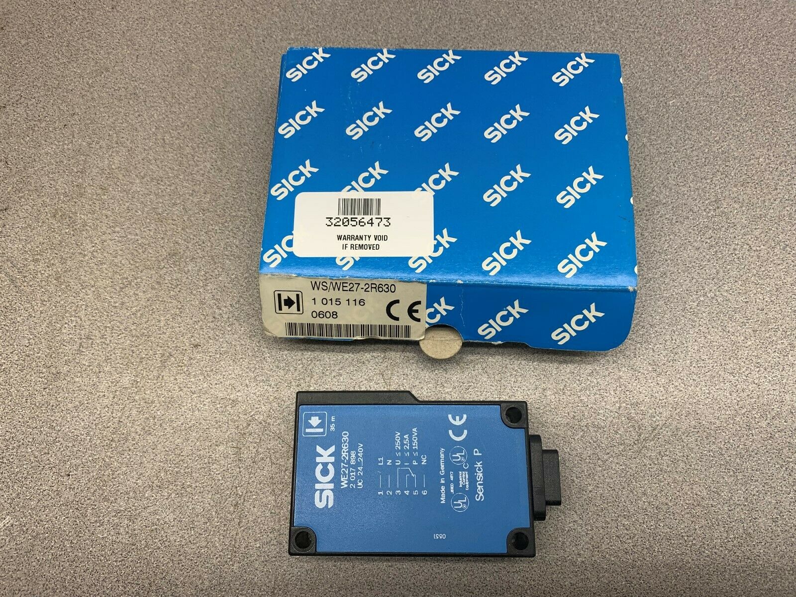 NEW IN BOX SENSICK PHOTOELECTRIC RECIEVER WE27-2R630