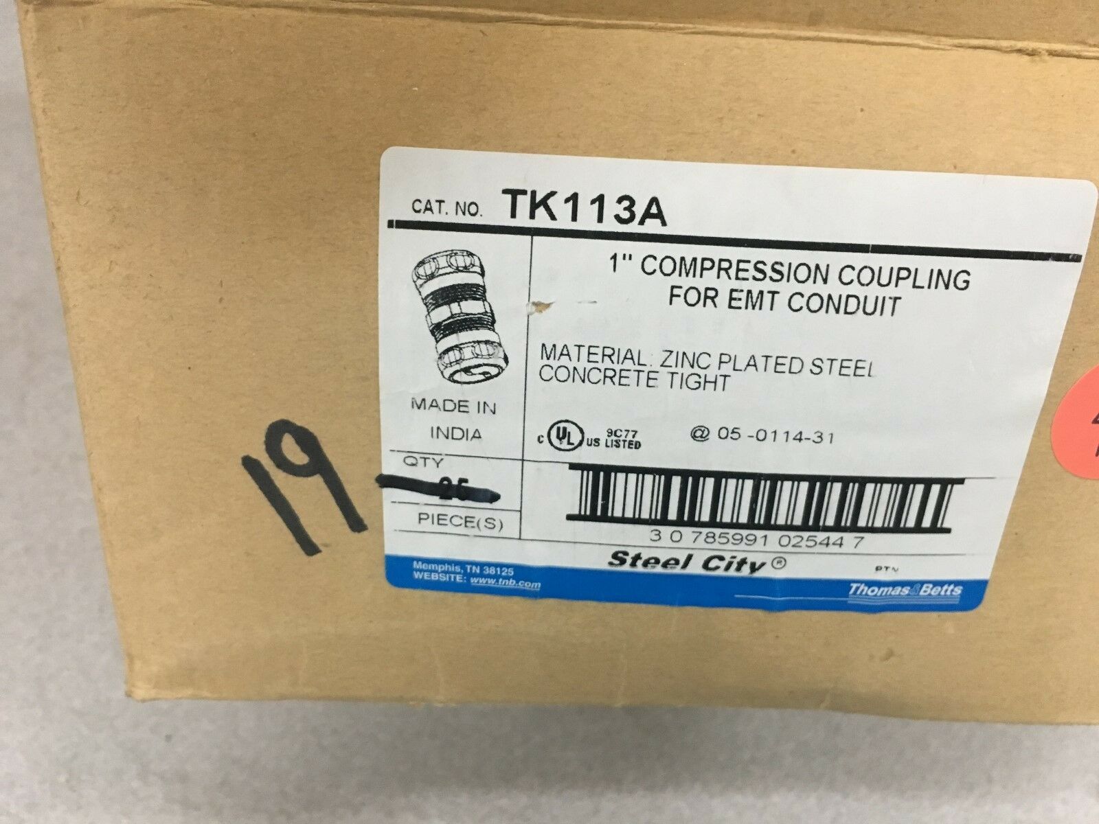 NEW BOX OF 19 THOMAS & BETTS STEEL CITY 1" COMPRESSION COUPLINS TK113A