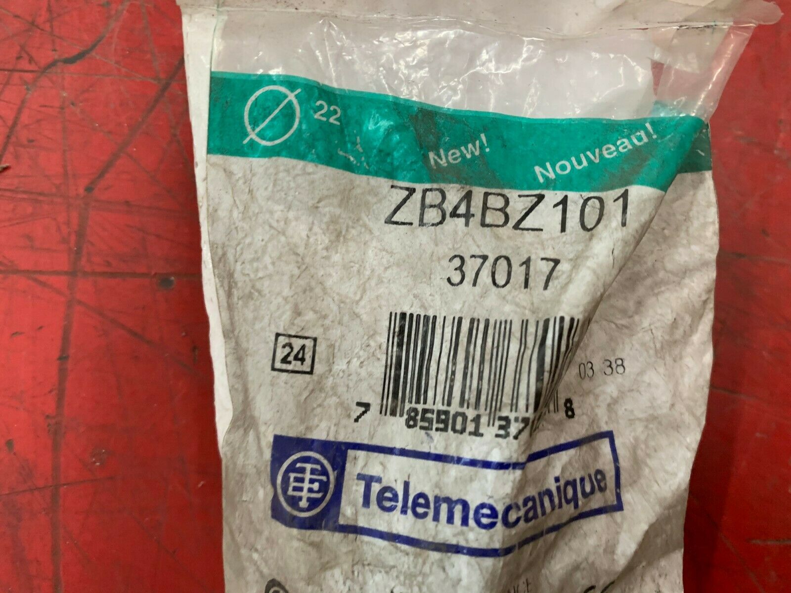 NEW IN BAG TELEMECANIQUE CONTACT BLOCK ZB4BZ101