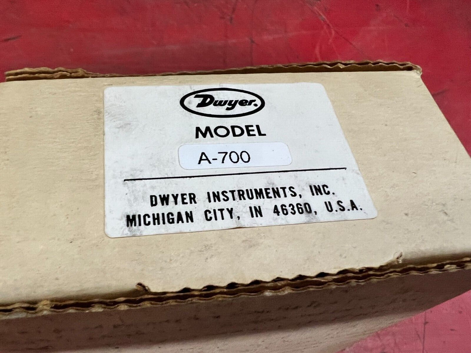 NEW IN BOX DWYER POWER SUPPLY A-700