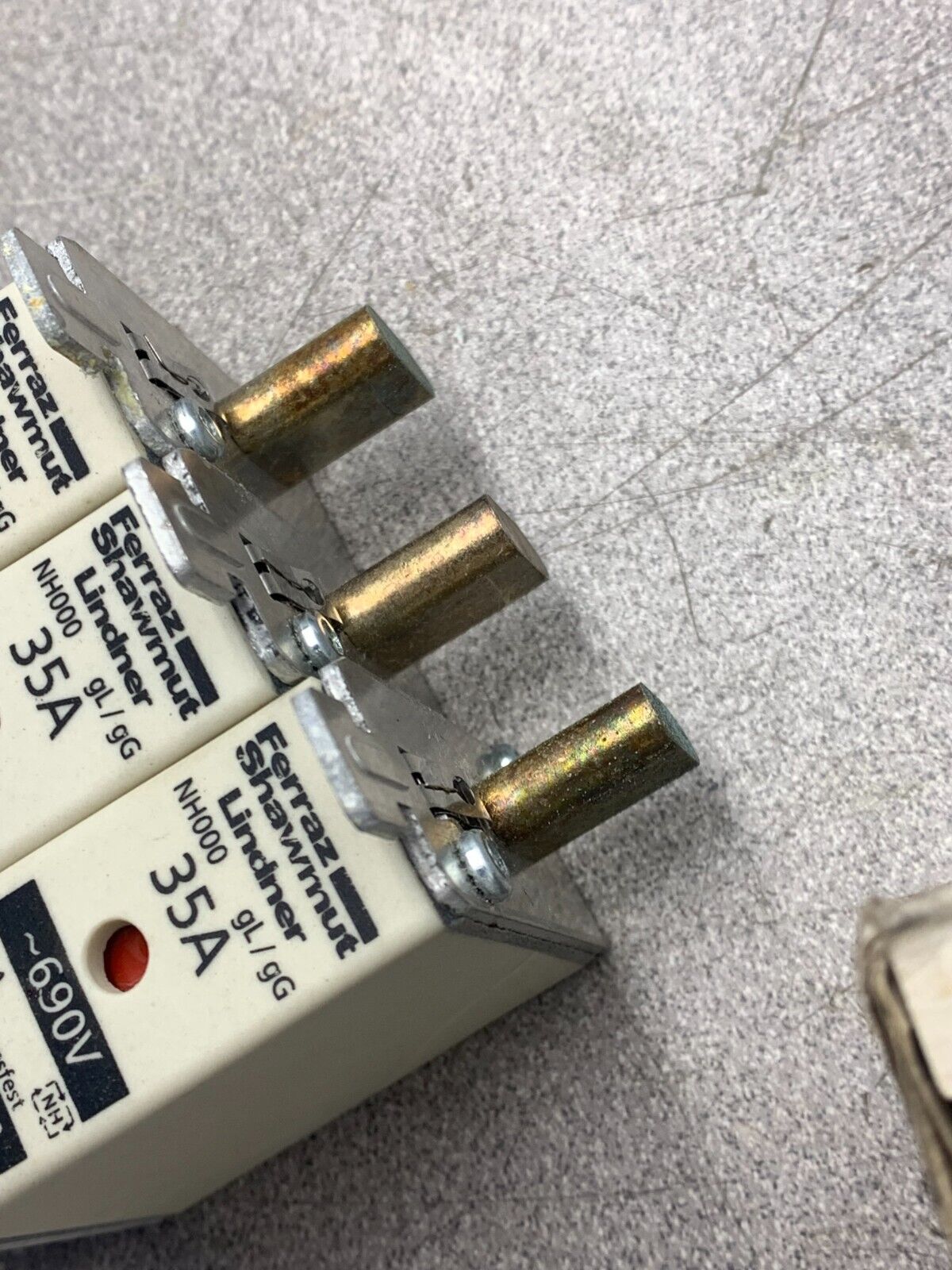 NEW BOX OF 3 FERRAZ SHAWMUT LINDER 35AMP FUSES NH000 35A 690V.