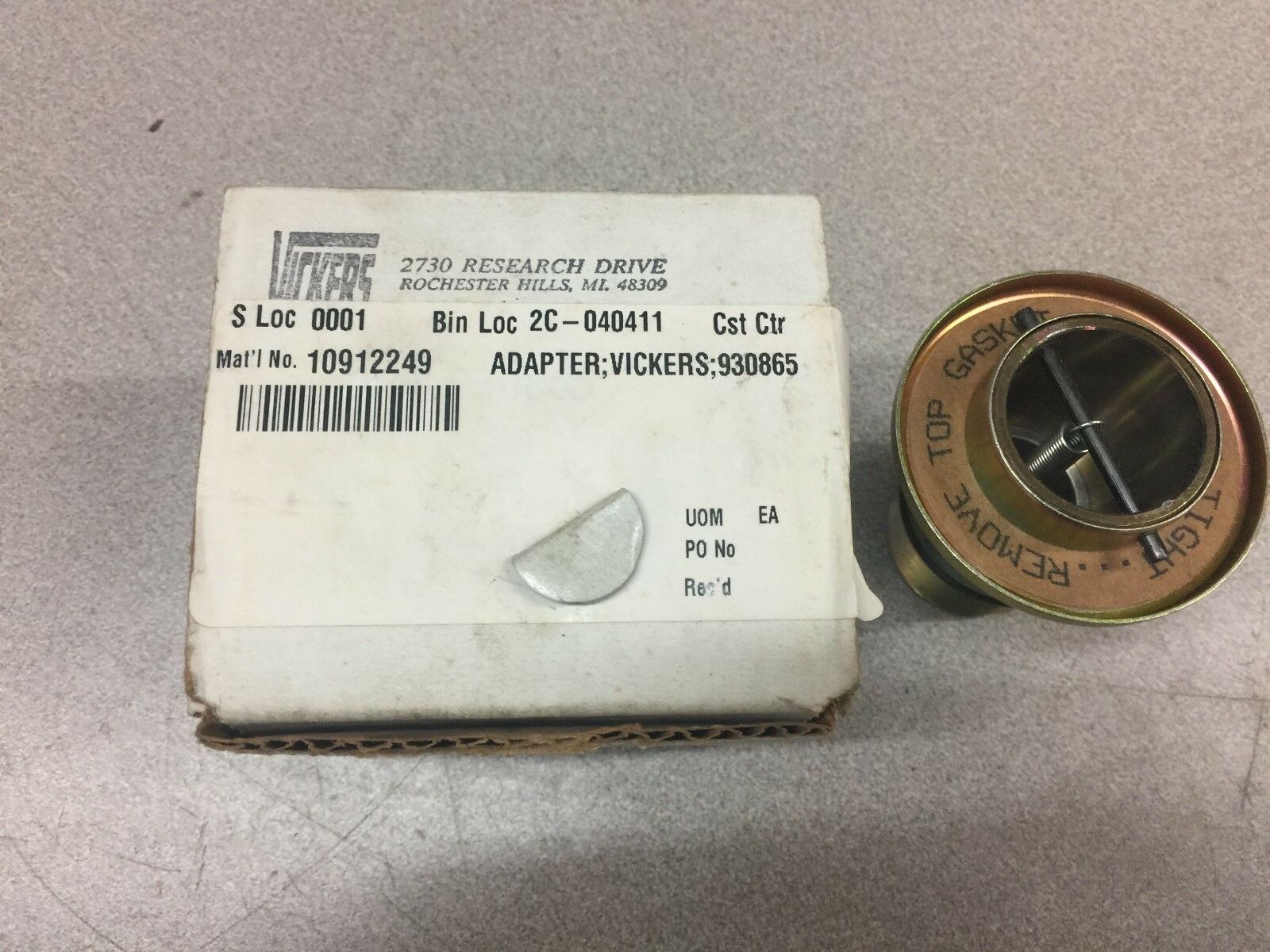 NEW IN BOX VICKERS THREADED BREATHER ADAPTER 930865