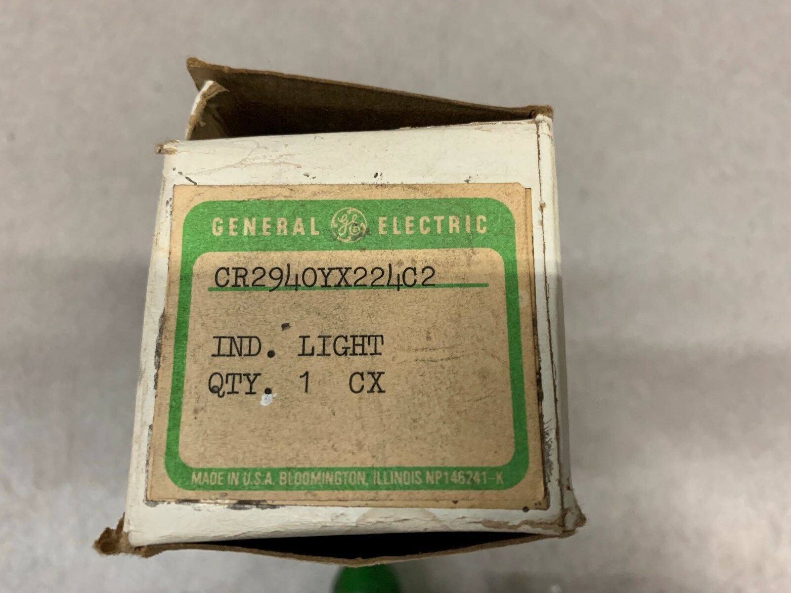 NEW IN BOX GE IND. LIGHT CR2940YX224C2