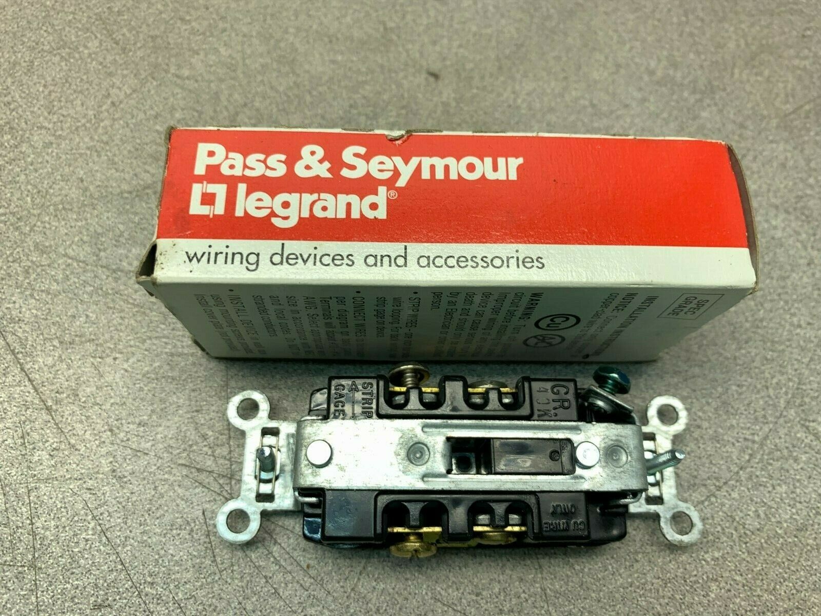 LOT OF 2 NEW IN BOX PASS & SEYMOUR RECEPTACLE CRB5362