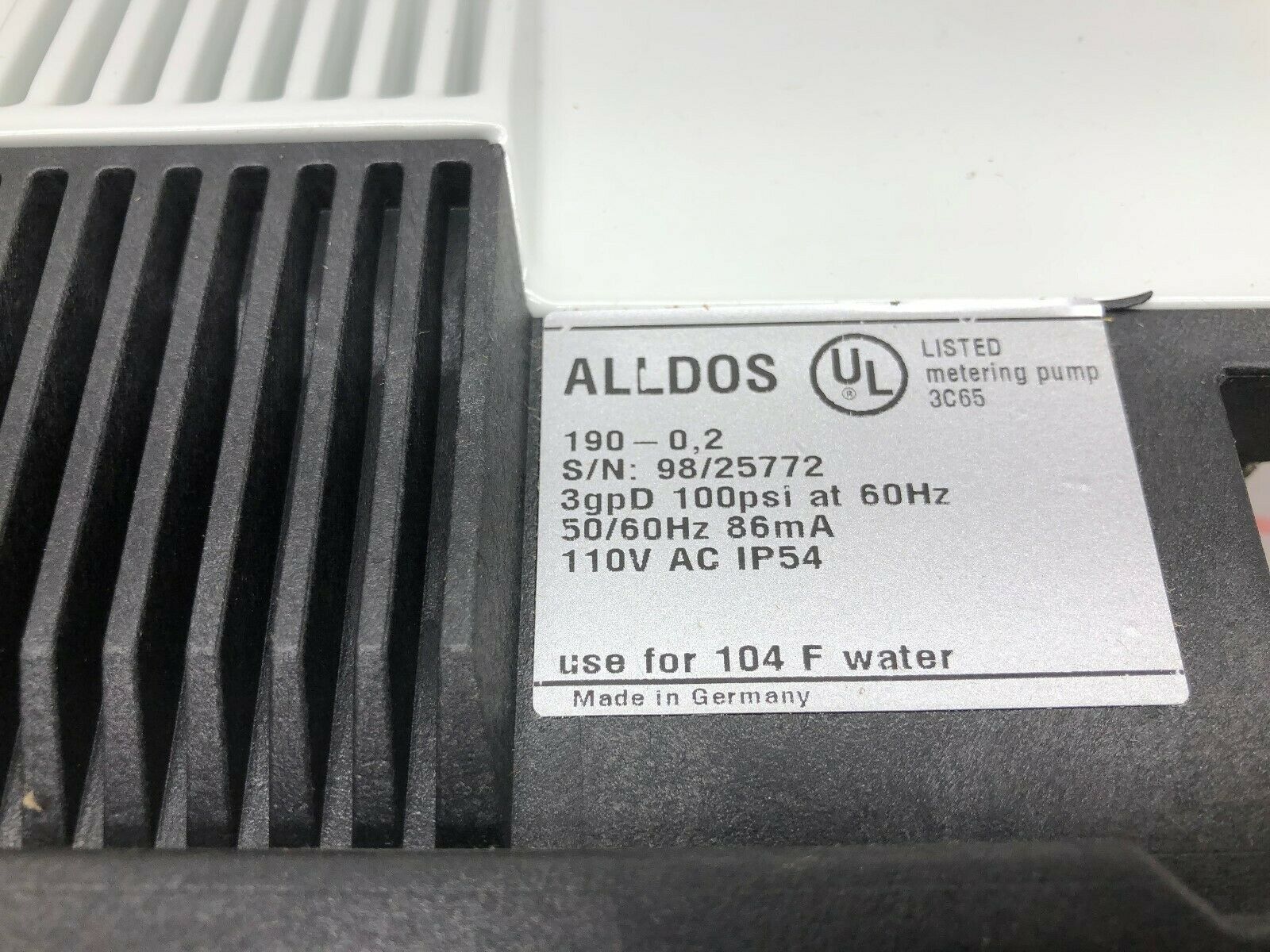 NEW IN BOX ALLDOS METERING PUMP (CORD SET GRIP DAMMAGED) M190