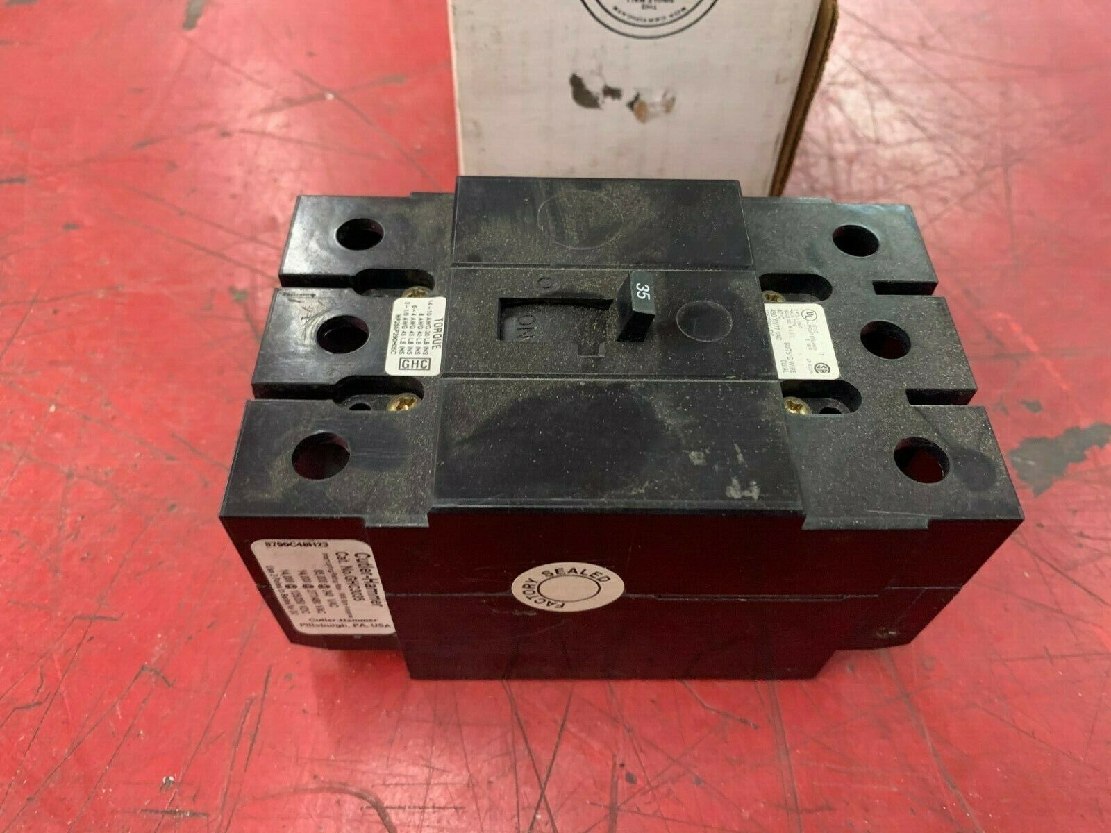 NEW IN BOX CUTLER HAMMER CIRCUIT BREAKER GHC3035