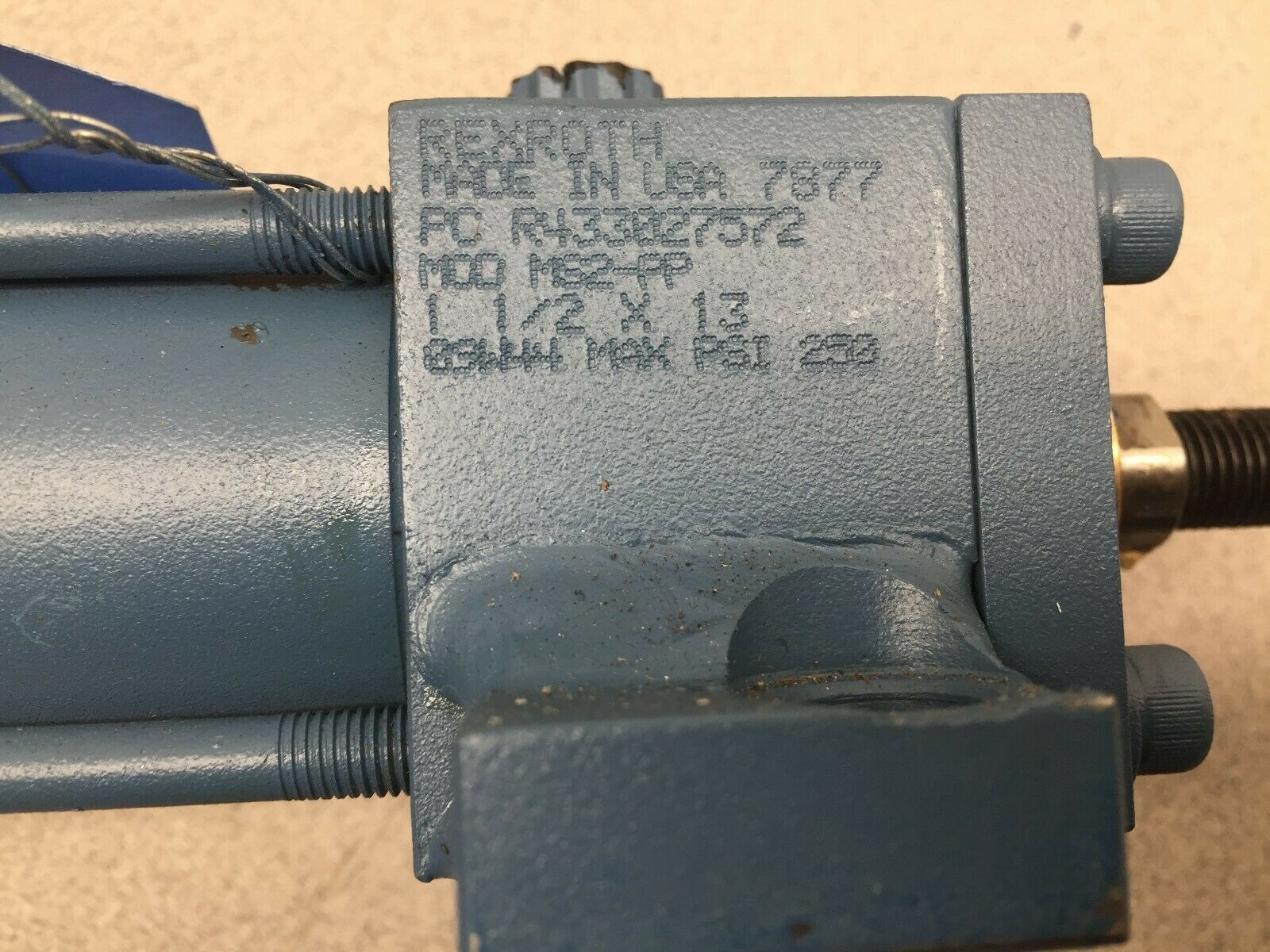 NEW NO BOX REXROTH 1 1/2 X 13 250 PSI PNEUMATIC CYLINDER MS2-PP