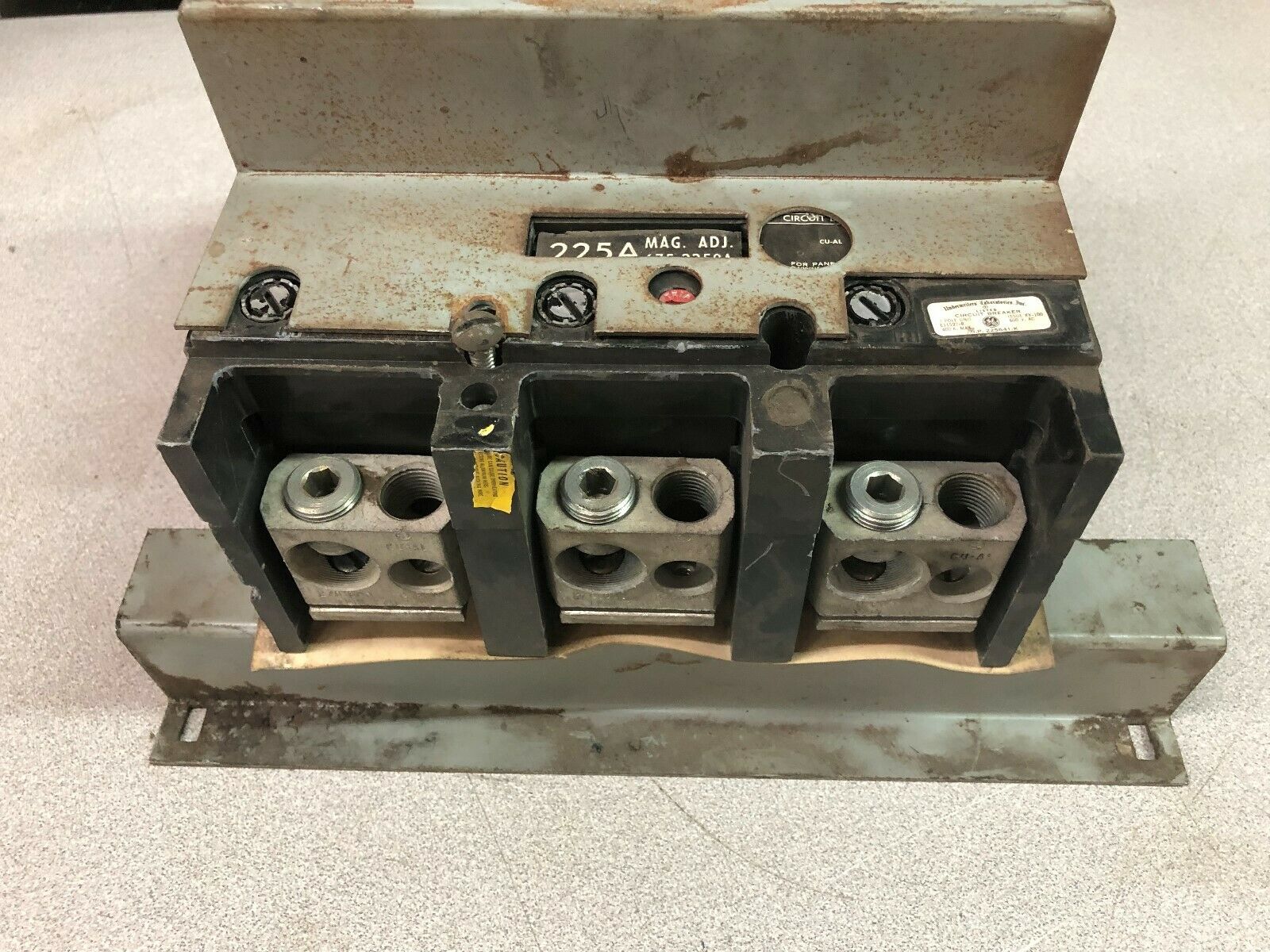 USED GE 225 AMP 3 POLE 600 VAC BREAKER WITH TJR1 HANDLE TJJ436225  /  TJR1