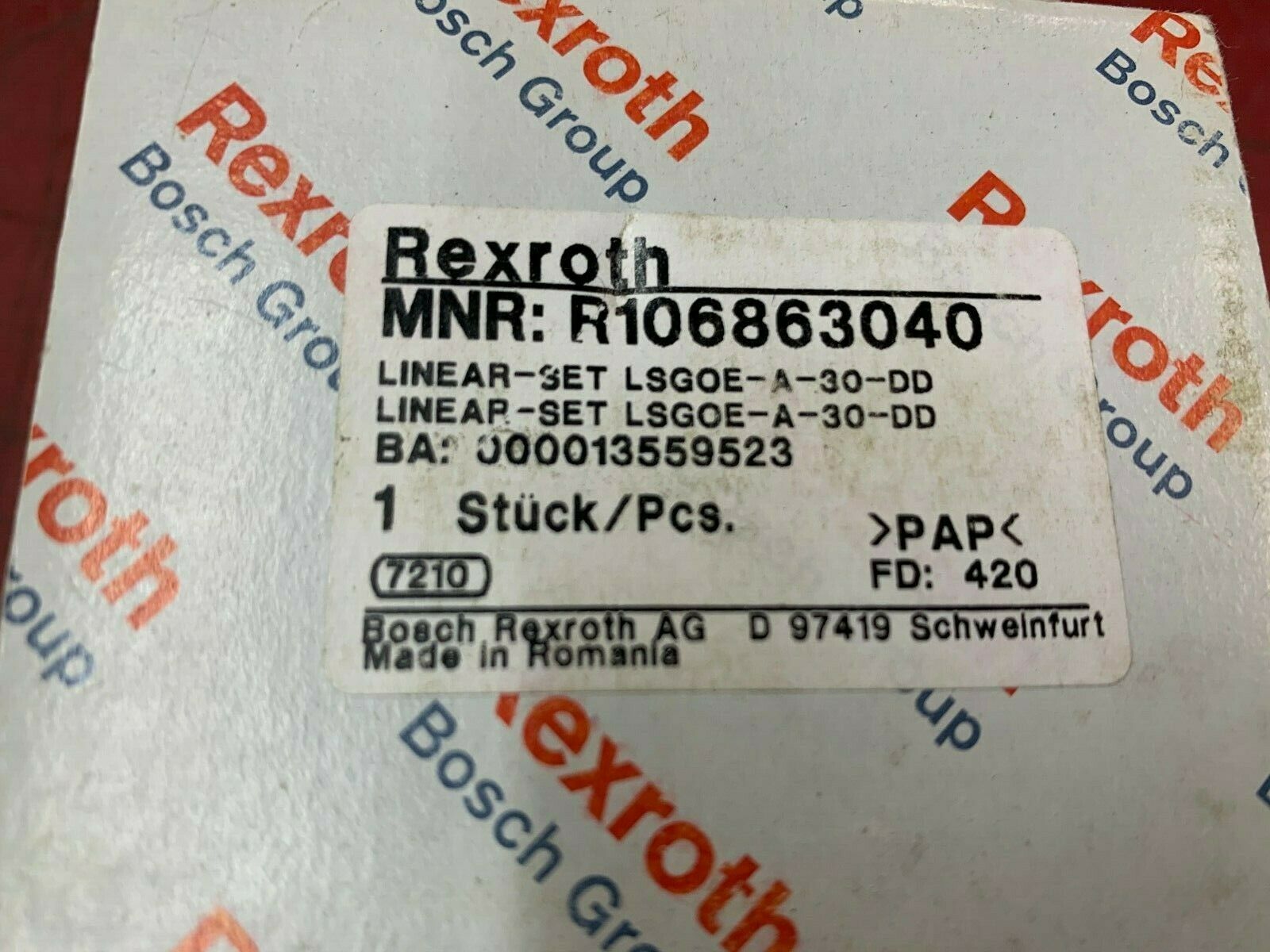 NEW IN BOX REXROTH LINEAR BLOCK BEARING R106863040