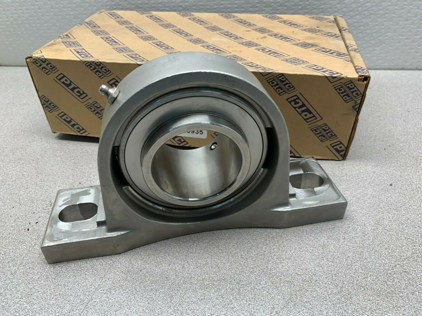 NEW IN BOX IPTCI STAINLESS STEEL PILLOW BLOCK BEARING 2-7/16" BORE SUCSP 212 39