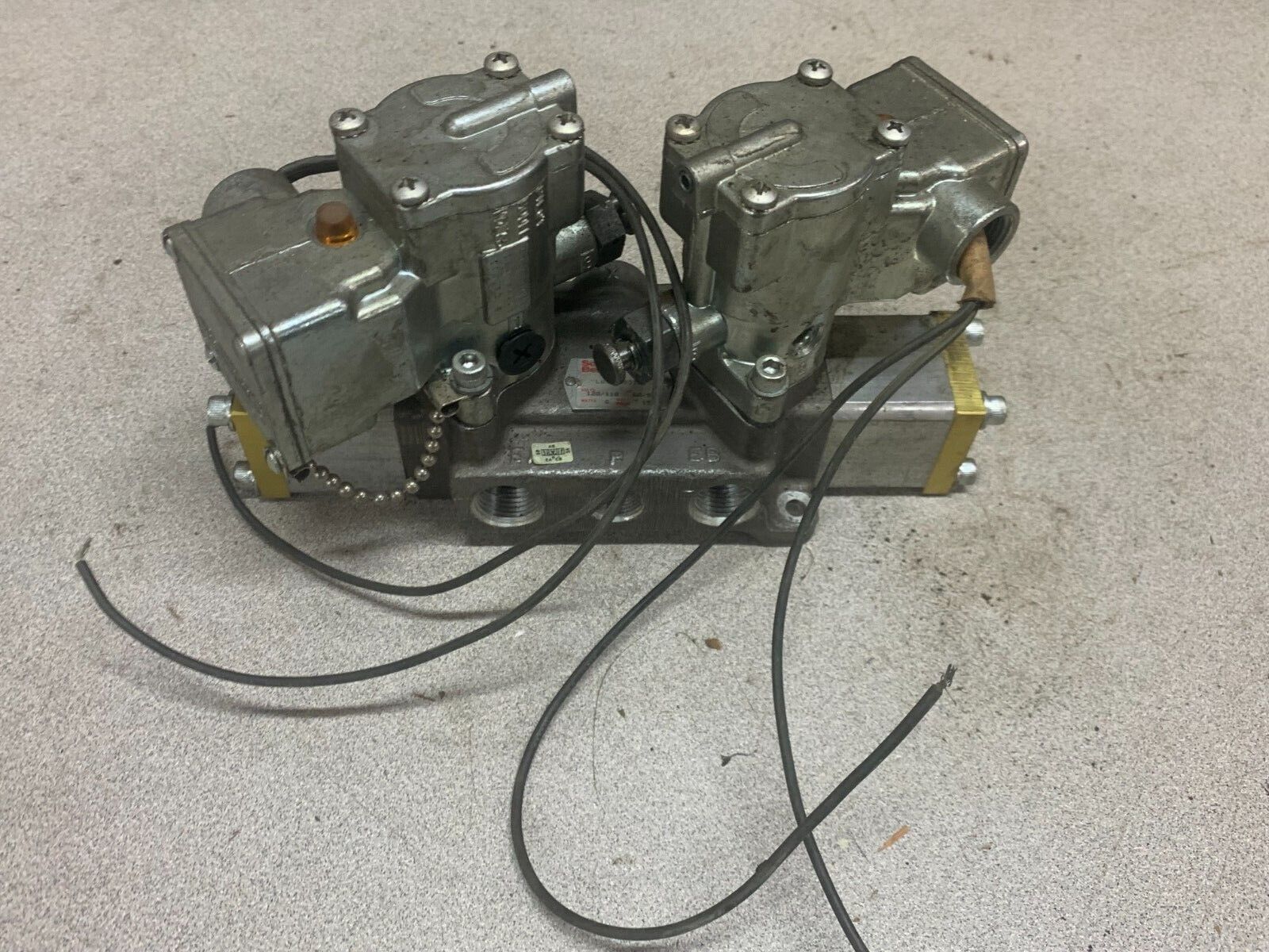 NEW NO BOX SCHRADER BELLOWS 110/120V. VALVE L6953923153