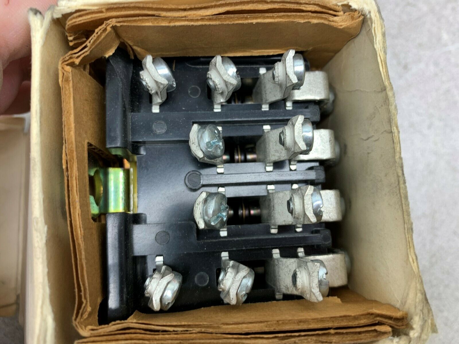 NEW IN BOX SIEMENS RELAY 3A957