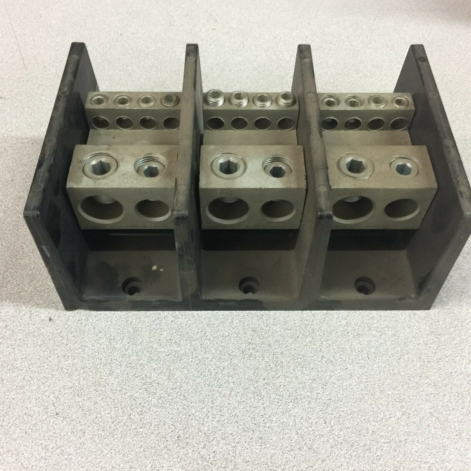 NEW NO BOX MARATHON POWER DISTRIBUTION BLOCK 3 PHASE 1453587