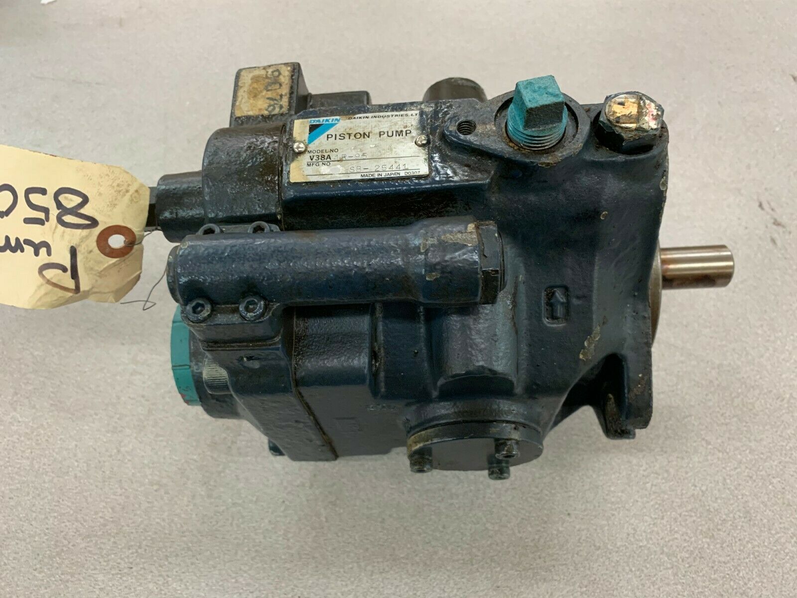 USED DAIKIN HYDRAULIC PISTON PUMP V38A1R-95